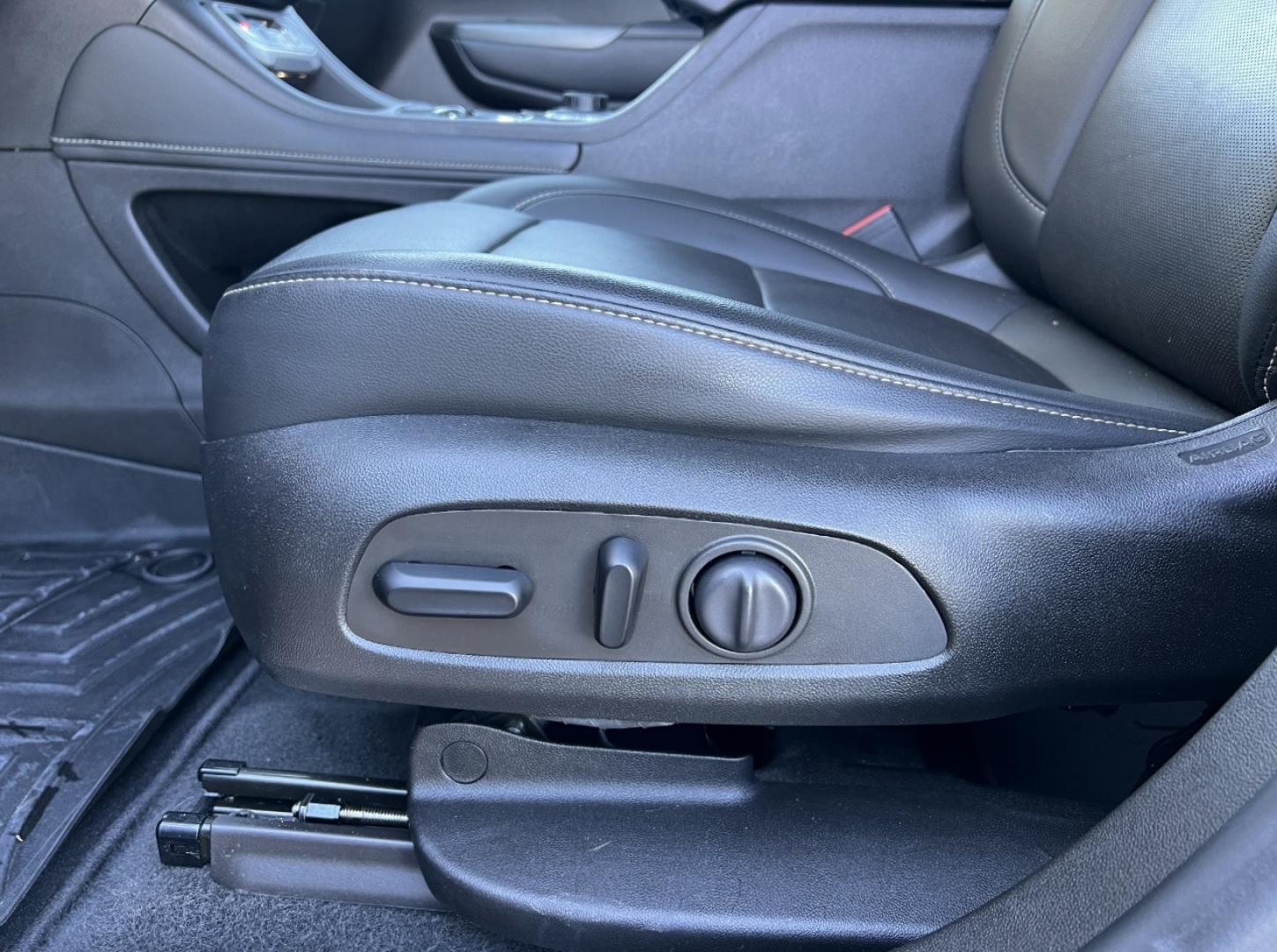 2022 RED /Black GMC Acadia SLT (1GKKNML44NZ) with an 2.0L 4 Cyl. TURBO engine, Automatic transmission, located at 2990 Old Orchard Rd., Jackson, MO, 63755, 37.354214, -89.612106 - 2022 GMC Acadia SLT 124xxx miles Front Wheel Drive 2.0L 4 Cyl. Automatic Leather 3rd Row Navigation Backup Camera Power/Heated Seats Heated Rear Seats Heated Steering Wheel Bluetooth Remote Start Cruise Power Windows/Locks/Mirrors We have financing available and we accept trades! Fil - Photo#5