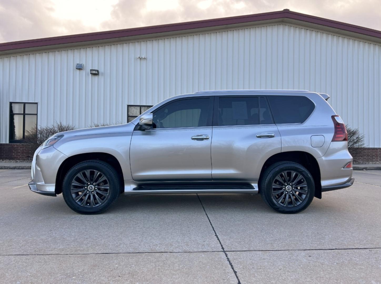 2020 GRAY /MAROON Lexus GX 460 Base (JTJAM7BX2L5) with an 4.6L V8 engine, Automatic transmission, located at 2990 Old Orchard Rd., Jackson, MO, 63755, 37.354214, -89.612106 - 2020 Lexus GX 460 59xxx miles All Wheel Drive 4.6L V8 Automatic Leather 3rd Row Navigation Backup Camera Power/Heated/Cooled Seats Heated Rear Seats Sunroof Bluetooth Cruise Power Windows/Locks/Mirrors We have financing available and we accept trades! Fill out a credit application on - Photo#10