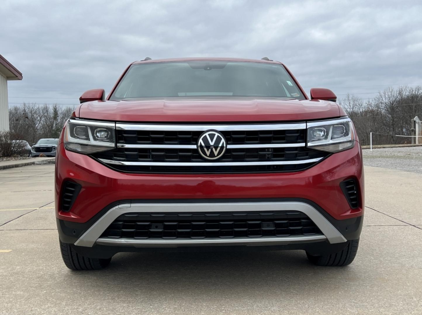 2021 RED /BLACK Volkswagen Atlas Cross Sport V6 SE w/Technology (1V2WE2CA0MC) with an 3.6L V6 engine, Automatic transmission, located at 2990 Old Orchard Rd., Jackson, MO, 63755, 37.354214, -89.612106 - 2021 Volkswagen Atlass Cross Sport SE 1-Owner 45xxx miles Front Wheel Drive 3.6L V6 Automatic Leather Backup Camera Power Driver Seat Heated Seats Bluetooth Cruise Power Windows/Locks/Mirrors We have financing available and we accept trades! Fill out a credit application on our website - Photo#12