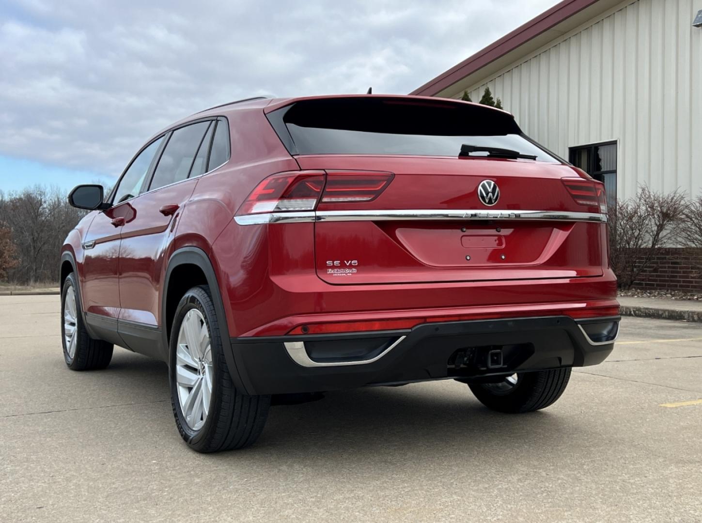 2021 RED /BLACK Volkswagen Atlas Cross Sport V6 SE w/Technology (1V2WE2CA0MC) with an 3.6L V6 engine, Automatic transmission, located at 2990 Old Orchard Rd., Jackson, MO, 63755, 37.354214, -89.612106 - 2021 Volkswagen Atlass Cross Sport SE 1-Owner 45xxx miles Front Wheel Drive 3.6L V6 Automatic Leather Backup Camera Power Driver Seat Heated Seats Bluetooth Cruise Power Windows/Locks/Mirrors We have financing available and we accept trades! Fill out a credit application on our website - Photo#10