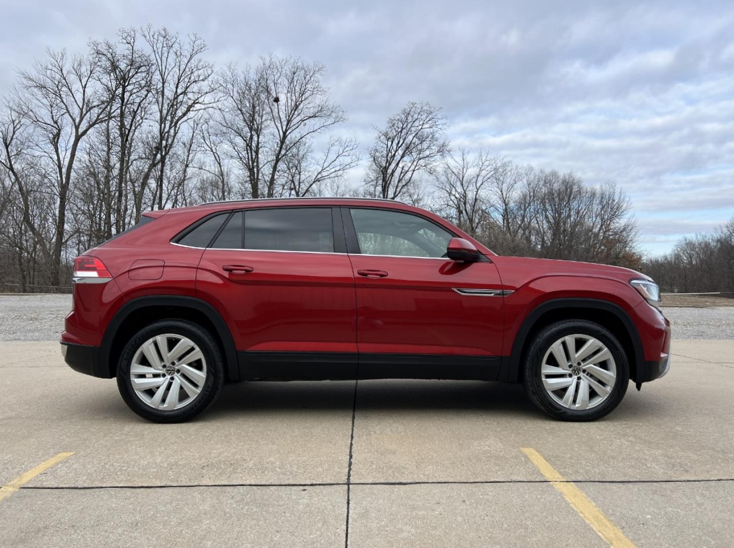 2021 RED /BLACK Volkswagen Atlas Cross Sport V6 SE w/Technology (1V2WE2CA0MC) with an 3.6L V6 engine, Automatic transmission, located at 2990 Old Orchard Rd., Jackson, MO, 63755, 37.354214, -89.612106 - 2021 Volkswagen Atlass Cross Sport SE 1-Owner 45xxx miles Front Wheel Drive 3.6L V6 Automatic Leather Backup Camera Power Driver Seat Heated Seats Bluetooth Cruise Power Windows/Locks/Mirrors We have financing available and we accept trades! Fill out a credit application on our website - Photo#8