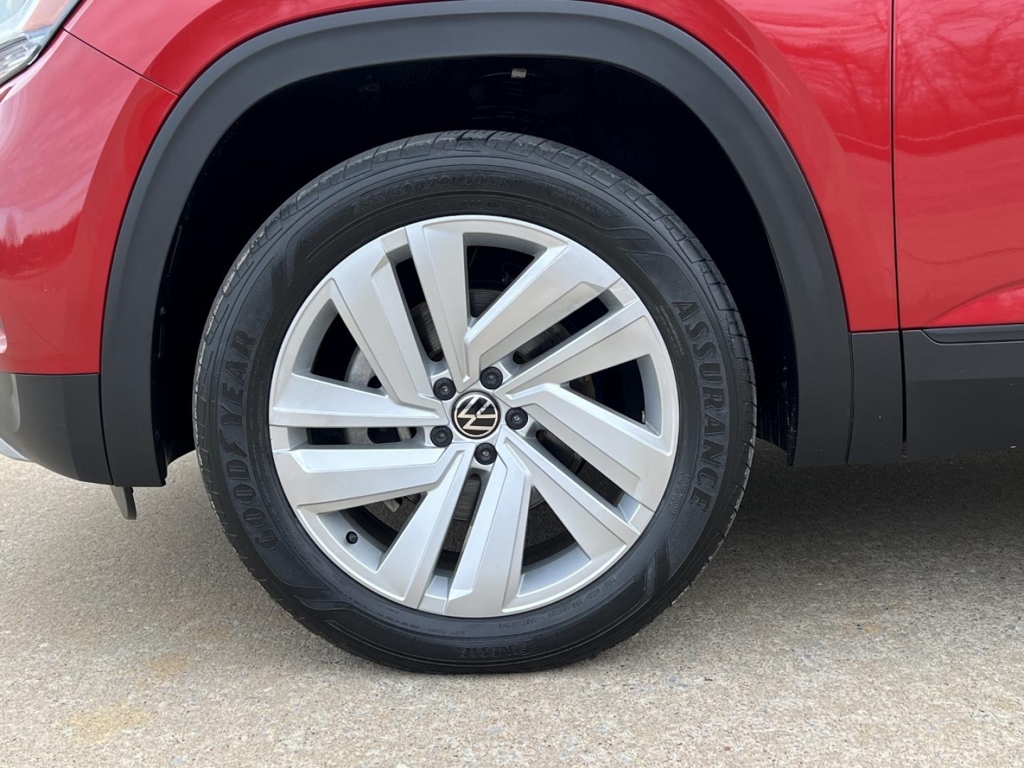2021 RED /BLACK Volkswagen Atlas Cross Sport V6 SE w/Technology (1V2WE2CA0MC) with an 3.6L V6 engine, Automatic transmission, located at 2990 Old Orchard Rd., Jackson, MO, 63755, 37.354214, -89.612106 - 2021 Volkswagen Atlass Cross Sport SE 1-Owner 45xxx miles Front Wheel Drive 3.6L V6 Automatic Leather Backup Camera Power Driver Seat Heated Seats Bluetooth Cruise Power Windows/Locks/Mirrors We have financing available and we accept trades! Fill out a credit application on our website - Photo#37