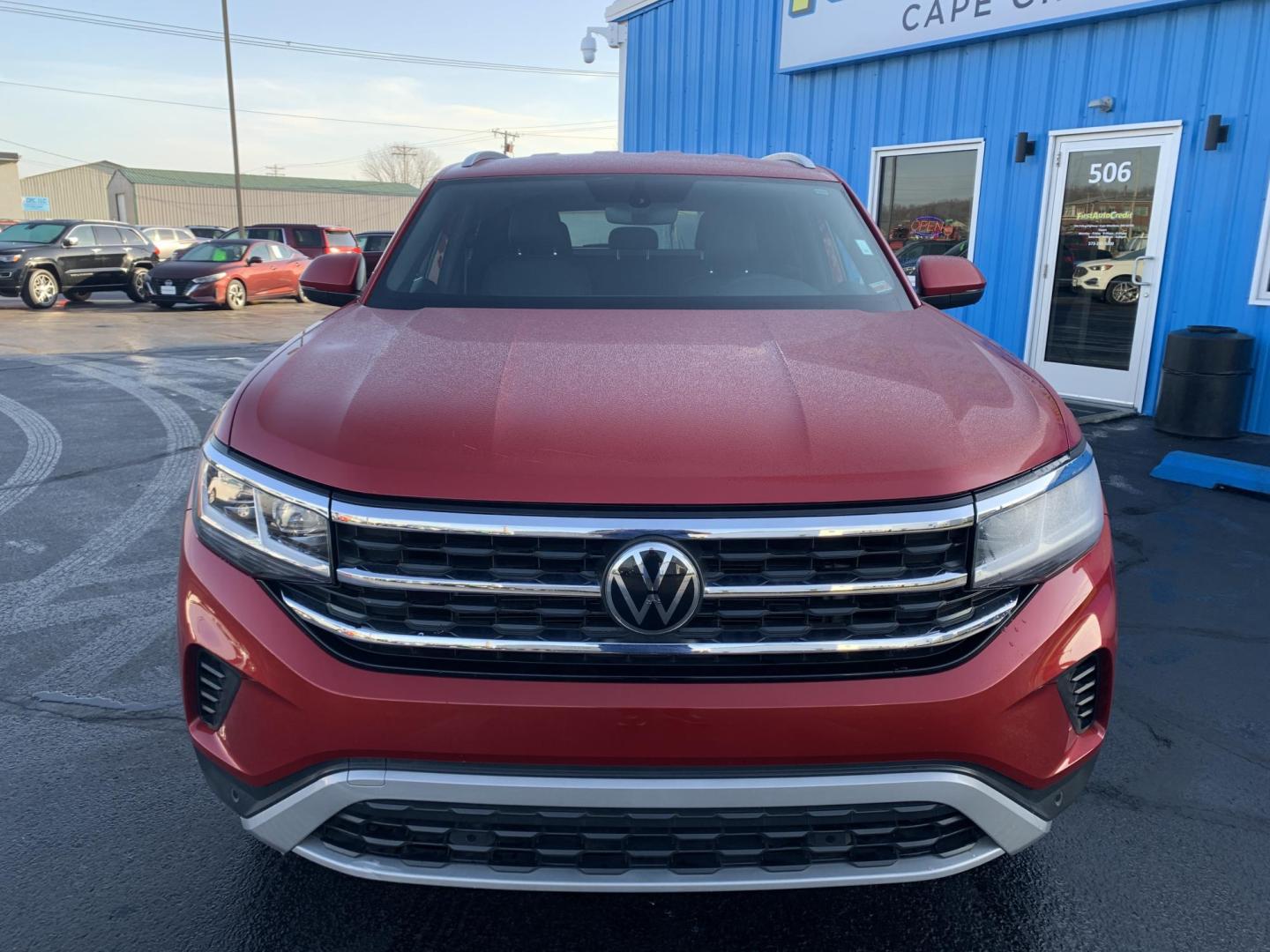 2021 RED /BLACK Volkswagen Atlas Cross Sport V6 SE w/Technology (1V2WE2CA0MC) with an 3.6L V6 engine, Automatic transmission, located at 506 S. Kingshighway, Cape Girardeau, MO, 63703, (573) 235-5000, 37.294991, -89.553635 - 2021 Volkswagen Atlass Cross Sport SE 1-Owner 45xxx miles Front Wheel Drive 3.6L V6 Automatic Leather Backup Camera Power Driver Seat Heated Seats Bluetooth Cruise Power Windows/Locks/Mirrors We have financing available and we accept trades! Fill out a credit application on our websit - Photo#1