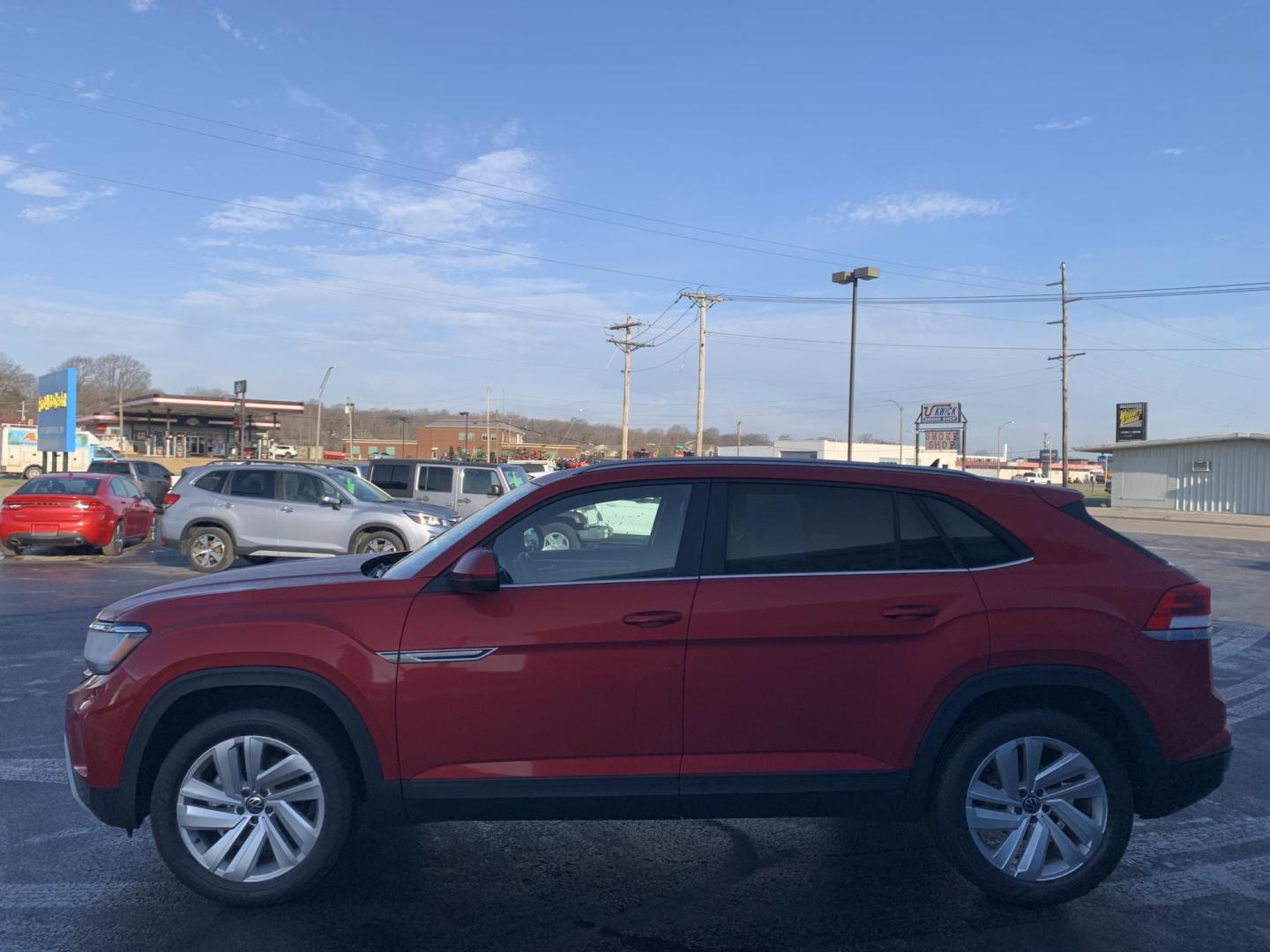 2021 RED /BLACK Volkswagen Atlas Cross Sport V6 SE w/Technology (1V2WE2CA0MC) with an 3.6L V6 engine, Automatic transmission, located at 506 S. Kingshighway, Cape Girardeau, MO, 63703, (573) 235-5000, 37.294991, -89.553635 - 2021 Volkswagen Atlass Cross Sport SE 1-Owner 45xxx miles Front Wheel Drive 3.6L V6 Automatic Leather Backup Camera Power Driver Seat Heated Seats Bluetooth Cruise Power Windows/Locks/Mirrors We have financing available and we accept trades! Fill out a credit application on our websit - Photo#3