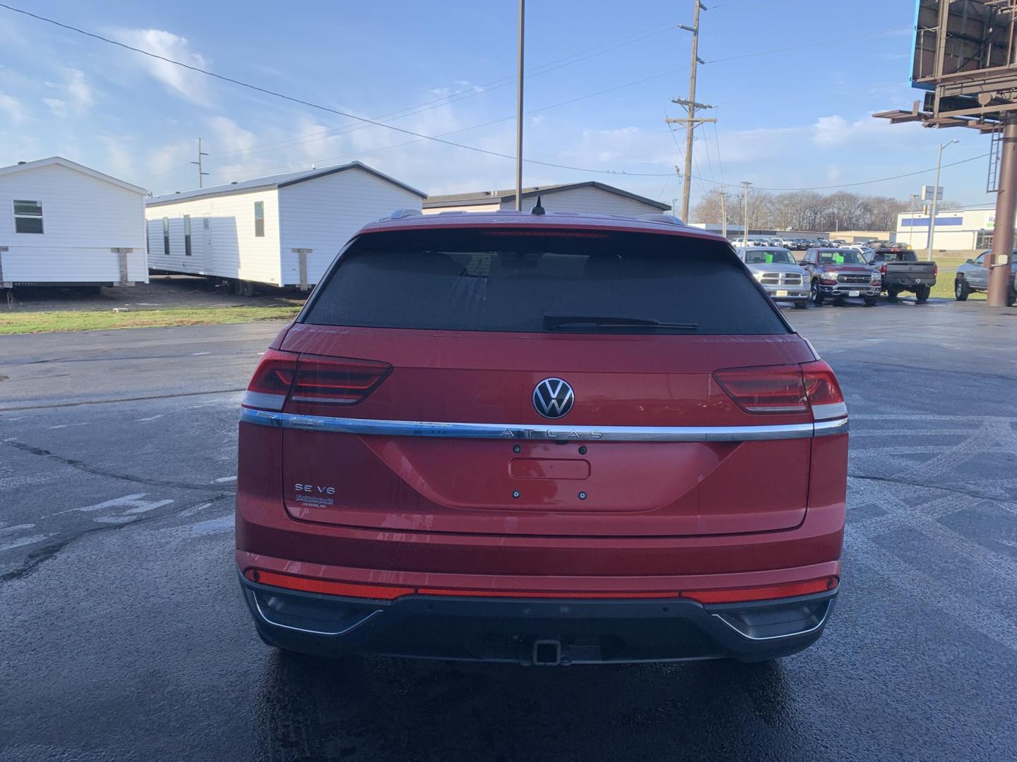 2021 RED /BLACK Volkswagen Atlas Cross Sport V6 SE w/Technology (1V2WE2CA0MC) with an 3.6L V6 engine, Automatic transmission, located at 506 S. Kingshighway, Cape Girardeau, MO, 63703, (573) 235-5000, 37.294991, -89.553635 - 2021 Volkswagen Atlass Cross Sport SE 1-Owner 45xxx miles Front Wheel Drive 3.6L V6 Automatic Leather Backup Camera Power Driver Seat Heated Seats Bluetooth Cruise Power Windows/Locks/Mirrors We have financing available and we accept trades! Fill out a credit application on our websit - Photo#5