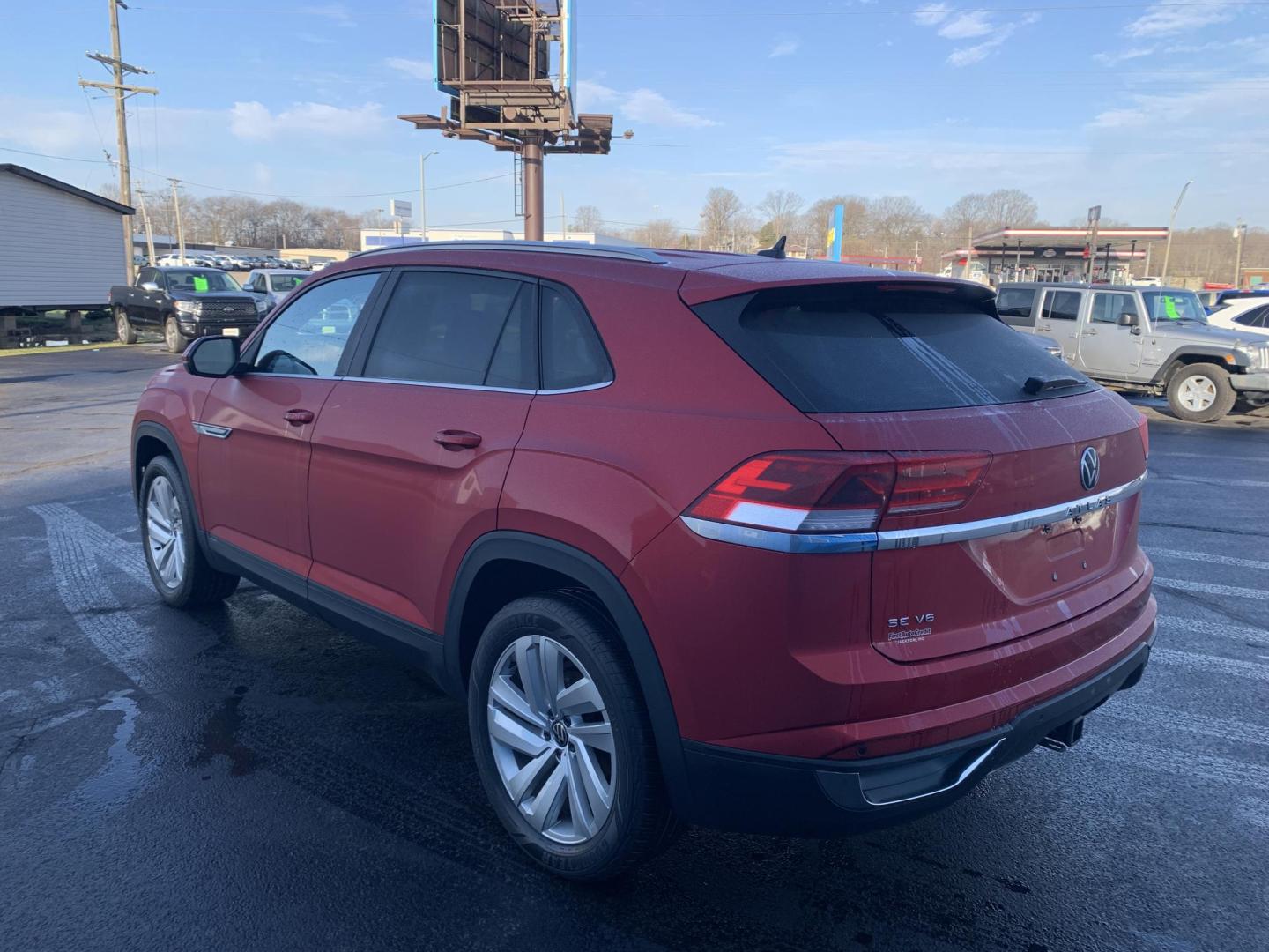 2021 RED /BLACK Volkswagen Atlas Cross Sport V6 SE w/Technology (1V2WE2CA0MC) with an 3.6L V6 engine, Automatic transmission, located at 506 S. Kingshighway, Cape Girardeau, MO, 63703, (573) 235-5000, 37.294991, -89.553635 - 2021 Volkswagen Atlass Cross Sport SE 1-Owner 45xxx miles Front Wheel Drive 3.6L V6 Automatic Leather Backup Camera Power Driver Seat Heated Seats Bluetooth Cruise Power Windows/Locks/Mirrors We have financing available and we accept trades! Fill out a credit application on our websit - Photo#4