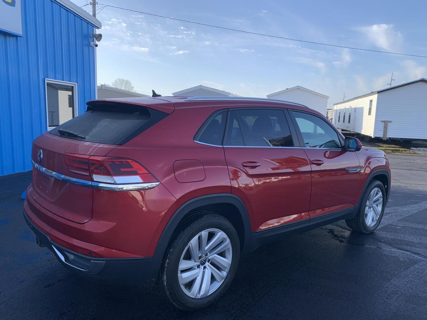 2021 RED /BLACK Volkswagen Atlas Cross Sport V6 SE w/Technology (1V2WE2CA0MC) with an 3.6L V6 engine, Automatic transmission, located at 506 S. Kingshighway, Cape Girardeau, MO, 63703, (573) 235-5000, 37.294991, -89.553635 - 2021 Volkswagen Atlass Cross Sport SE 1-Owner 45xxx miles Front Wheel Drive 3.6L V6 Automatic Leather Backup Camera Power Driver Seat Heated Seats Bluetooth Cruise Power Windows/Locks/Mirrors We have financing available and we accept trades! Fill out a credit application on our websit - Photo#8
