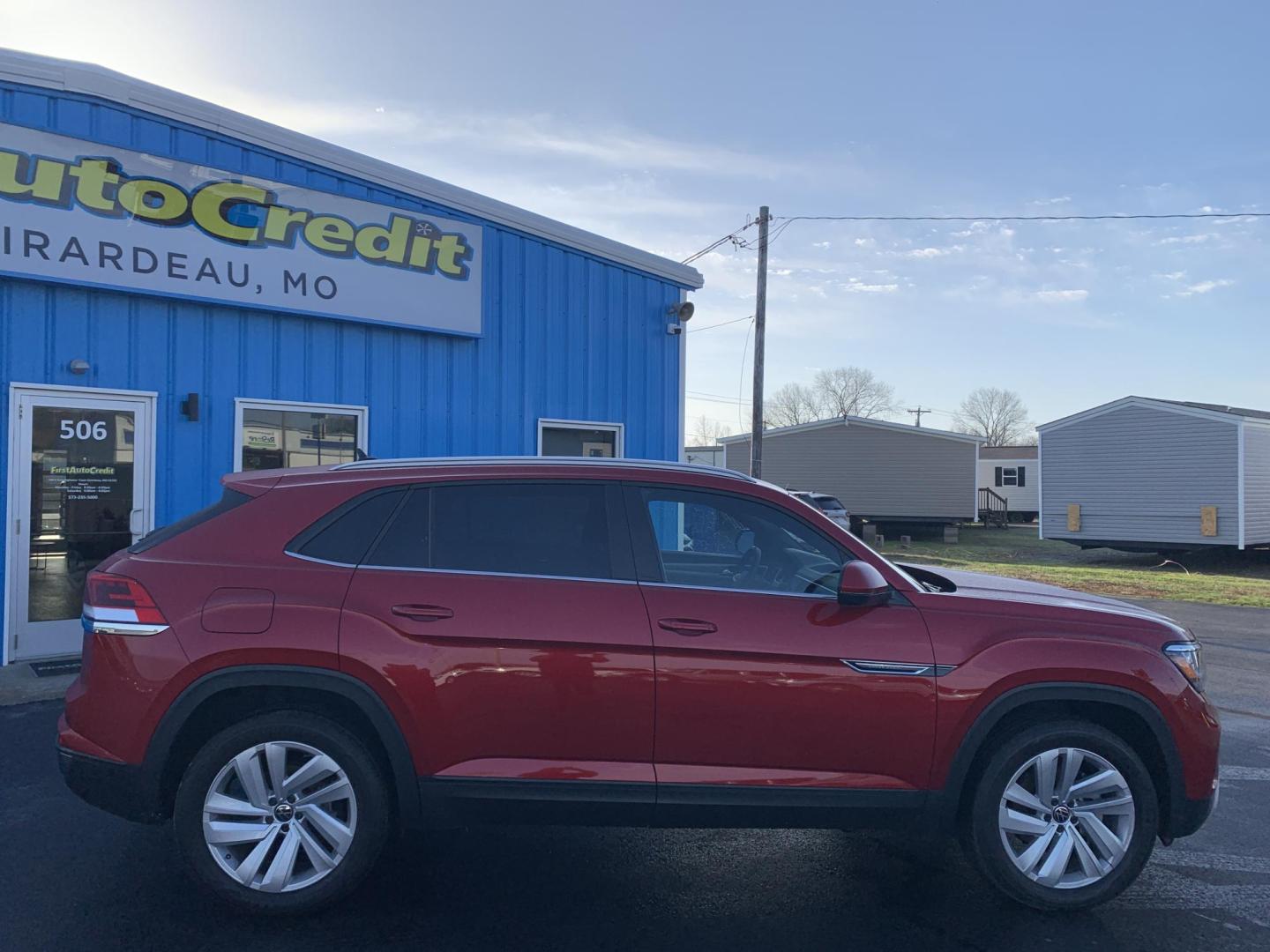 2021 RED /BLACK Volkswagen Atlas Cross Sport V6 SE w/Technology (1V2WE2CA0MC) with an 3.6L V6 engine, Automatic transmission, located at 506 S. Kingshighway, Cape Girardeau, MO, 63703, (573) 235-5000, 37.294991, -89.553635 - 2021 Volkswagen Atlass Cross Sport SE 1-Owner 45xxx miles Front Wheel Drive 3.6L V6 Automatic Leather Backup Camera Power Driver Seat Heated Seats Bluetooth Cruise Power Windows/Locks/Mirrors We have financing available and we accept trades! Fill out a credit application on our websit - Photo#9