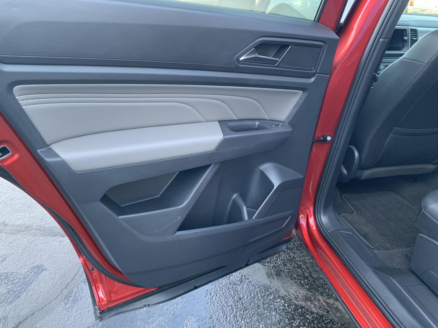 2021 RED /BLACK Volkswagen Atlas Cross Sport V6 SE w/Technology (1V2WE2CA0MC) with an 3.6L V6 engine, Automatic transmission, located at 506 S. Kingshighway, Cape Girardeau, MO, 63703, (573) 235-5000, 37.294991, -89.553635 - 2021 Volkswagen Atlass Cross Sport SE 1-Owner 45xxx miles Front Wheel Drive 3.6L V6 Automatic Leather Backup Camera Power Driver Seat Heated Seats Bluetooth Cruise Power Windows/Locks/Mirrors We have financing available and we accept trades! Fill out a credit application on our websit - Photo#14