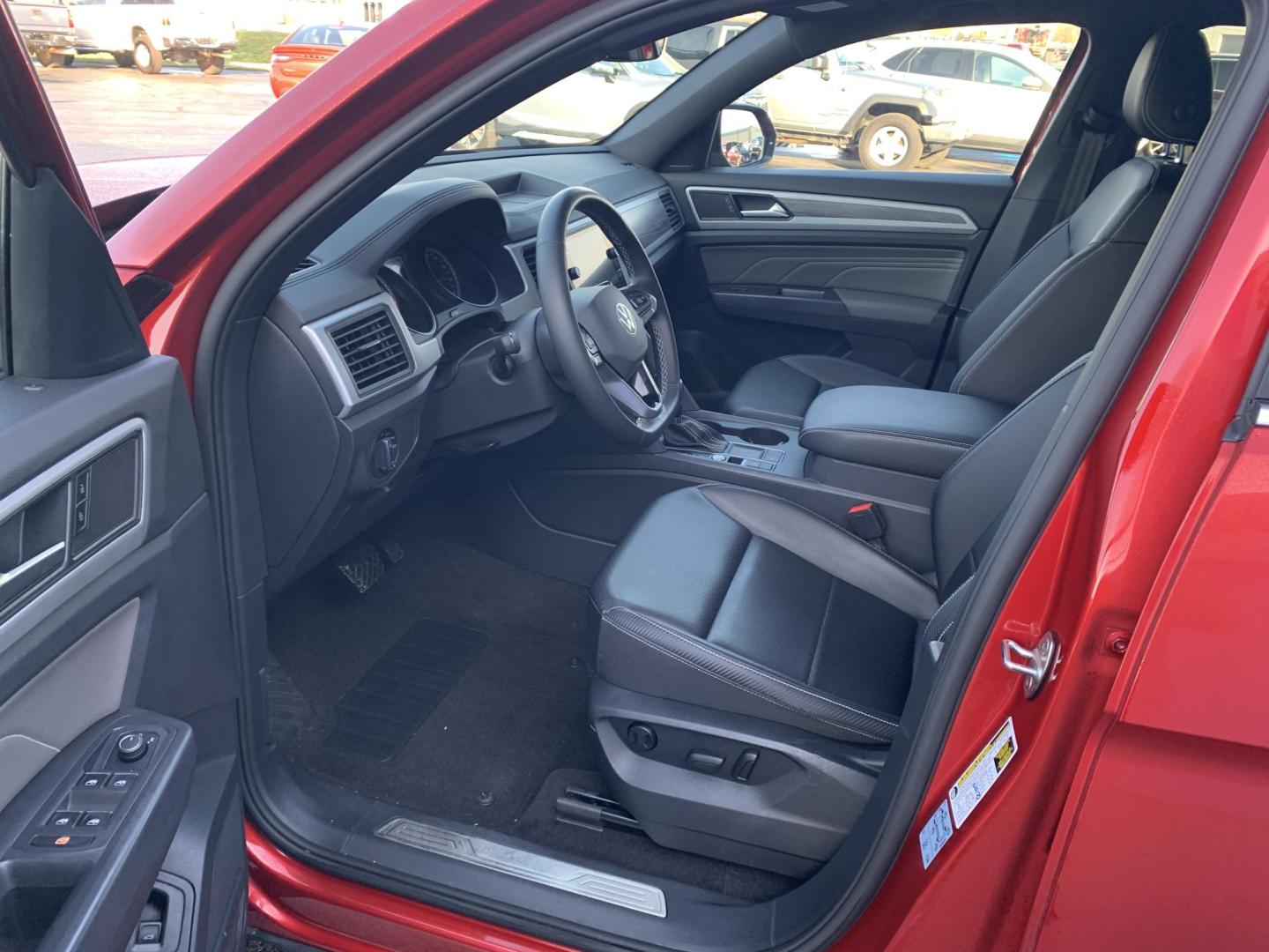 2021 RED /BLACK Volkswagen Atlas Cross Sport V6 SE w/Technology (1V2WE2CA0MC) with an 3.6L V6 engine, Automatic transmission, located at 506 S. Kingshighway, Cape Girardeau, MO, 63703, (573) 235-5000, 37.294991, -89.553635 - 2021 Volkswagen Atlass Cross Sport SE 1-Owner 45xxx miles Front Wheel Drive 3.6L V6 Automatic Leather Backup Camera Power Driver Seat Heated Seats Bluetooth Cruise Power Windows/Locks/Mirrors We have financing available and we accept trades! Fill out a credit application on our websit - Photo#17