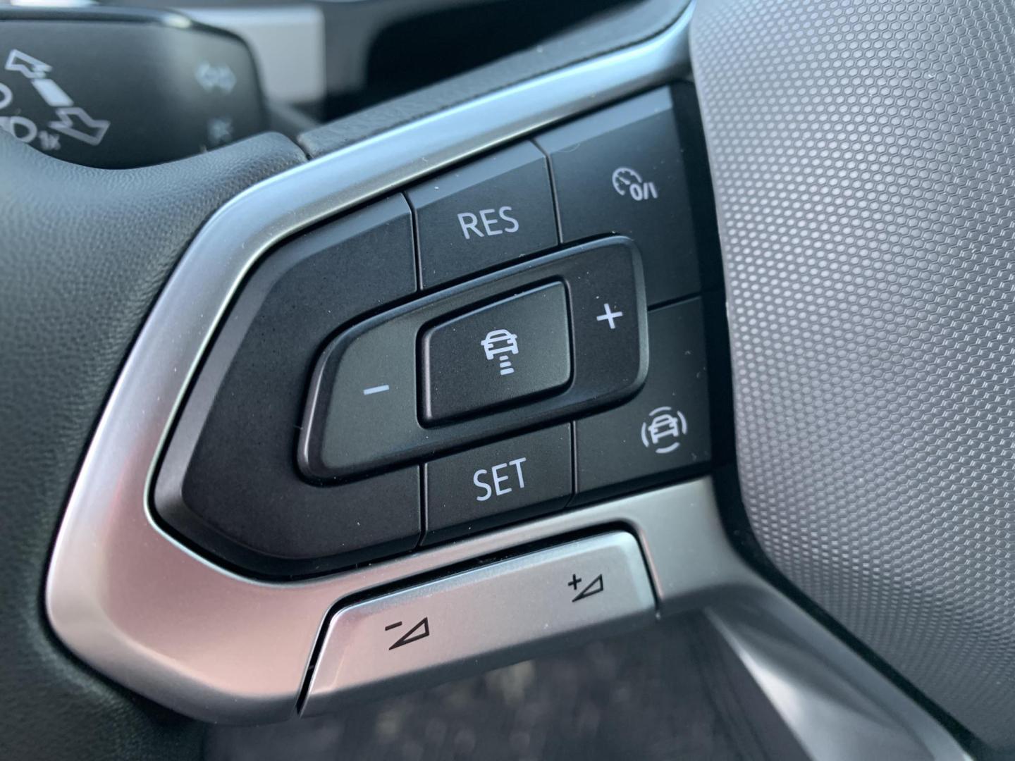 2021 RED /BLACK Volkswagen Atlas Cross Sport V6 SE w/Technology (1V2WE2CA0MC) with an 3.6L V6 engine, Automatic transmission, located at 506 S. Kingshighway, Cape Girardeau, MO, 63703, (573) 235-5000, 37.294991, -89.553635 - 2021 Volkswagen Atlass Cross Sport SE 1-Owner 45xxx miles Front Wheel Drive 3.6L V6 Automatic Leather Backup Camera Power Driver Seat Heated Seats Bluetooth Cruise Power Windows/Locks/Mirrors We have financing available and we accept trades! Fill out a credit application on our websit - Photo#22