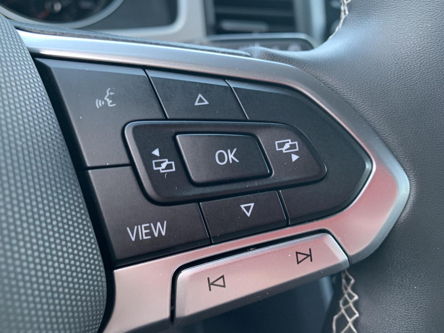 2021 RED /BLACK Volkswagen Atlas Cross Sport V6 SE w/Technology (1V2WE2CA0MC) with an 3.6L V6 engine, Automatic transmission, located at 506 S. Kingshighway, Cape Girardeau, MO, 63703, (573) 235-5000, 37.294991, -89.553635 - 2021 Volkswagen Atlass Cross Sport SE 1-Owner 45xxx miles Front Wheel Drive 3.6L V6 Automatic Leather Backup Camera Power Driver Seat Heated Seats Bluetooth Cruise Power Windows/Locks/Mirrors We have financing available and we accept trades! Fill out a credit application on our websit - Photo#24