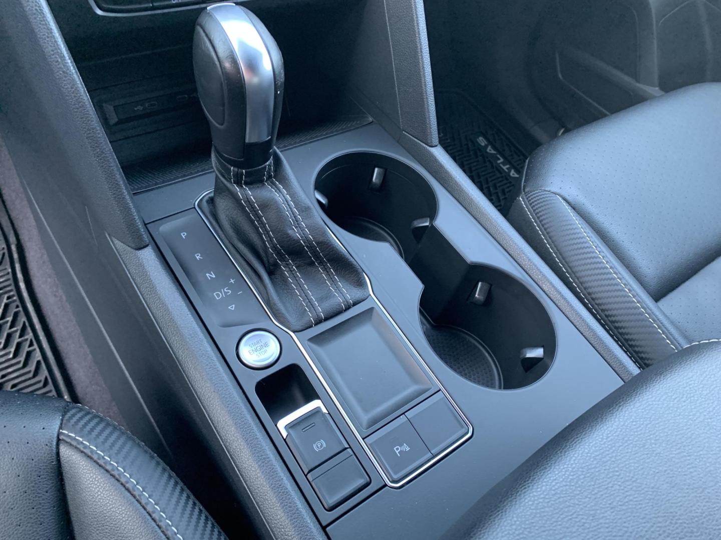 2021 RED /BLACK Volkswagen Atlas Cross Sport V6 SE w/Technology (1V2WE2CA0MC) with an 3.6L V6 engine, Automatic transmission, located at 506 S. Kingshighway, Cape Girardeau, MO, 63703, (573) 235-5000, 37.294991, -89.553635 - 2021 Volkswagen Atlass Cross Sport SE 1-Owner 45xxx miles Front Wheel Drive 3.6L V6 Automatic Leather Backup Camera Power Driver Seat Heated Seats Bluetooth Cruise Power Windows/Locks/Mirrors We have financing available and we accept trades! Fill out a credit application on our websit - Photo#25