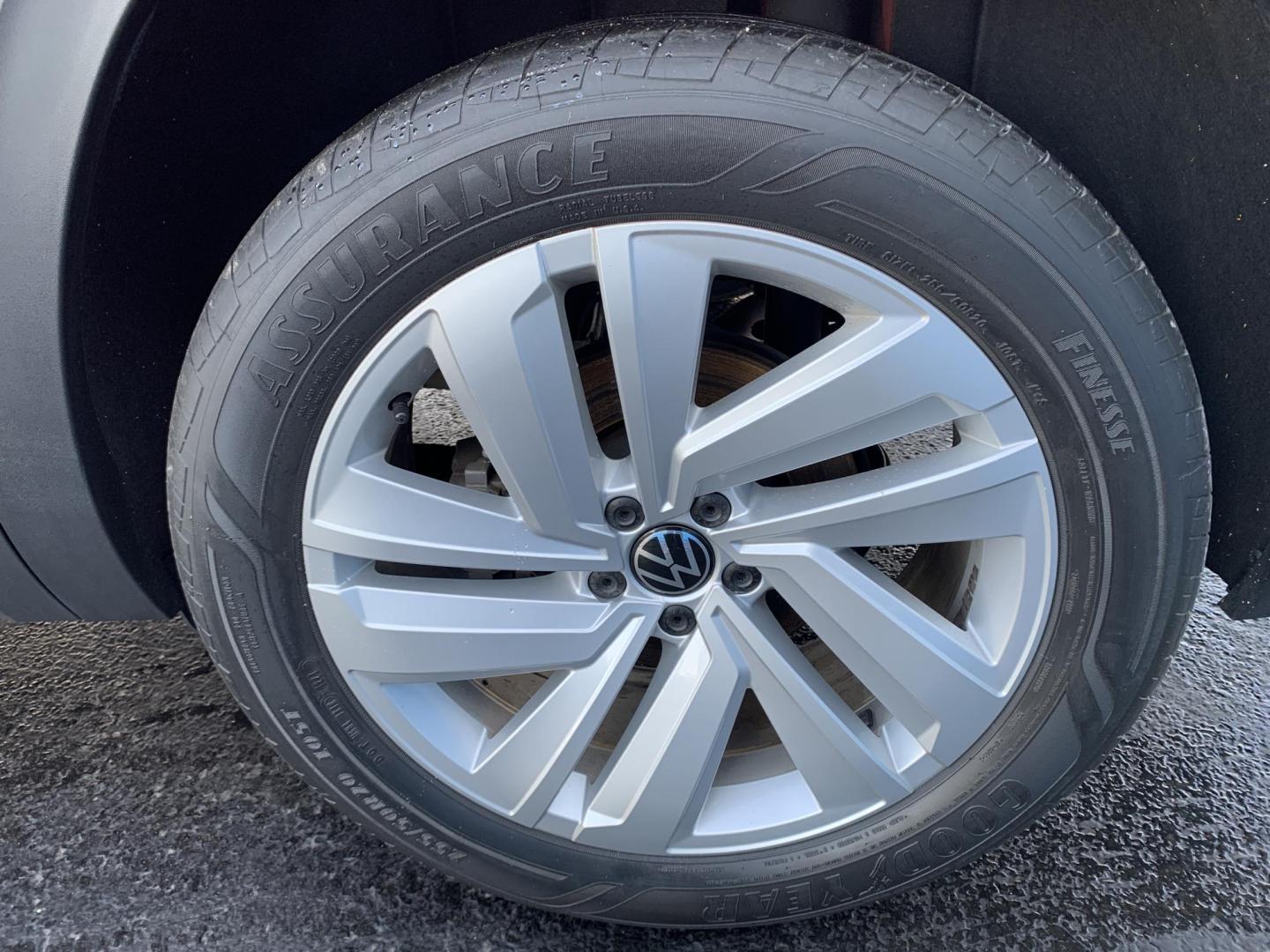 2021 RED /BLACK Volkswagen Atlas Cross Sport V6 SE w/Technology (1V2WE2CA0MC) with an 3.6L V6 engine, Automatic transmission, located at 506 S. Kingshighway, Cape Girardeau, MO, 63703, (573) 235-5000, 37.294991, -89.553635 - 2021 Volkswagen Atlass Cross Sport SE 1-Owner 45xxx miles Front Wheel Drive 3.6L V6 Automatic Leather Backup Camera Power Driver Seat Heated Seats Bluetooth Cruise Power Windows/Locks/Mirrors We have financing available and we accept trades! Fill out a credit application on our websit - Photo#31