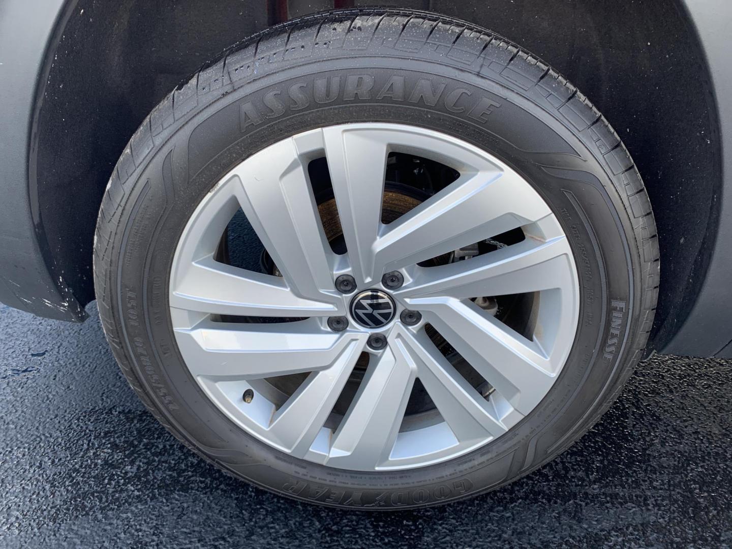 2021 RED /BLACK Volkswagen Atlas Cross Sport V6 SE w/Technology (1V2WE2CA0MC) with an 3.6L V6 engine, Automatic transmission, located at 506 S. Kingshighway, Cape Girardeau, MO, 63703, (573) 235-5000, 37.294991, -89.553635 - 2021 Volkswagen Atlass Cross Sport SE 1-Owner 45xxx miles Front Wheel Drive 3.6L V6 Automatic Leather Backup Camera Power Driver Seat Heated Seats Bluetooth Cruise Power Windows/Locks/Mirrors We have financing available and we accept trades! Fill out a credit application on our websit - Photo#32