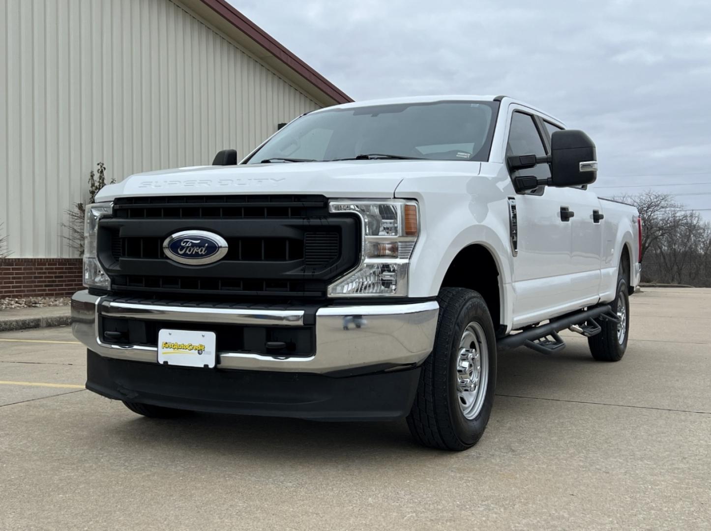 2020 WHITE /GRAY Ford F-250 SD XL Crew Cab 4WD (1FT7W2B60LE) with an 6.2L V8 engine, Automatic transmission, located at 2990 Old Orchard Rd., Jackson, MO, 63755, 37.354214, -89.612106 - 2020 Ford F-250 XL 1-Owner 135xxx miles 4x4 6.2L V8 Automatic Backup Camera Cruise Power Windows/Locks/Mirrors We have financing available and we accept trades! Fill out a credit application on our website or come by today! If you have any questions, give us a call at (573) 204-7777 or vis - Photo#4