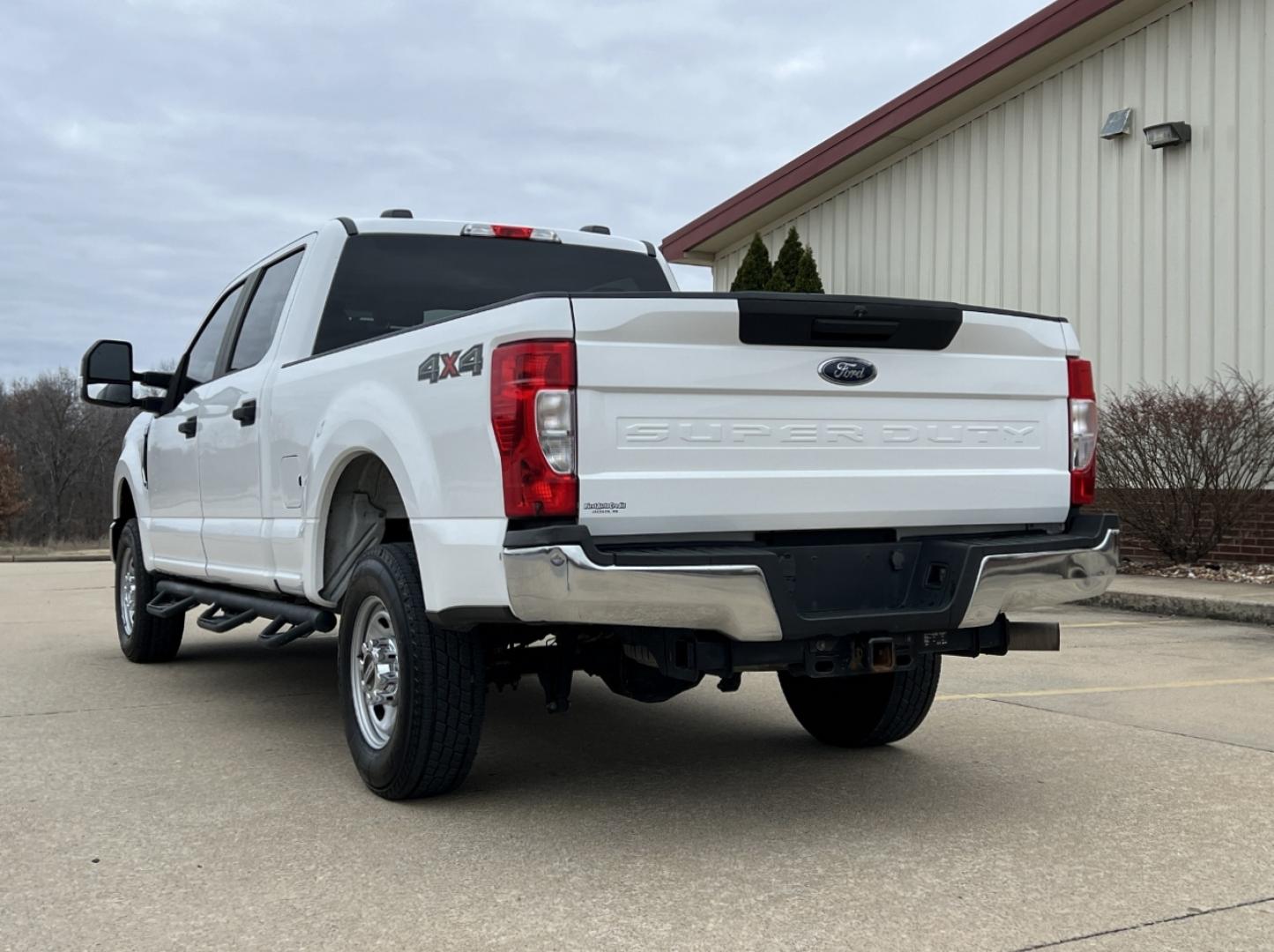 2020 WHITE /GRAY Ford F-250 SD XL Crew Cab 4WD (1FT7W2B60LE) with an 6.2L V8 engine, Automatic transmission, located at 2990 Old Orchard Rd., Jackson, MO, 63755, 37.354214, -89.612106 - 2020 Ford F-250 XL 1-Owner 135xxx miles 4x4 6.2L V8 Automatic Backup Camera Cruise Power Windows/Locks/Mirrors We have financing available and we accept trades! Fill out a credit application on our website or come by today! If you have any questions, give us a call at (573) 204-7777 or vis - Photo#8
