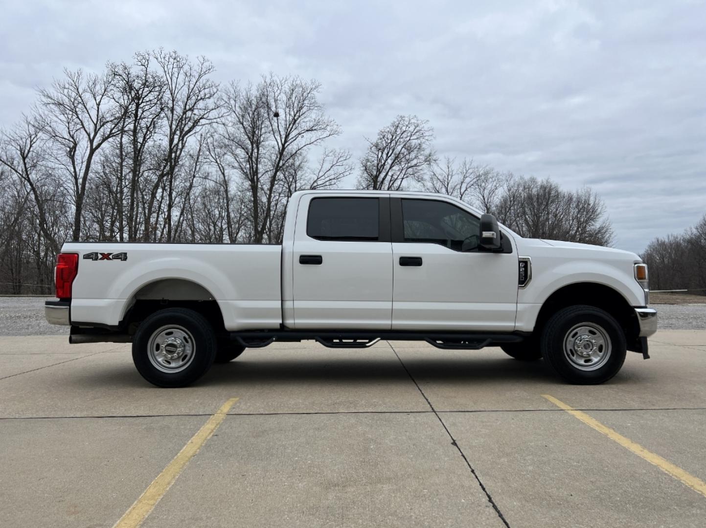 2020 WHITE /GRAY Ford F-250 SD XL Crew Cab 4WD (1FT7W2B60LE) with an 6.2L V8 engine, Automatic transmission, located at 2990 Old Orchard Rd., Jackson, MO, 63755, 37.354214, -89.612106 - 2020 Ford F-250 XL 1-Owner 135xxx miles 4x4 6.2L V8 Automatic Backup Camera Cruise Power Windows/Locks/Mirrors We have financing available and we accept trades! Fill out a credit application on our website or come by today! If you have any questions, give us a call at (573) 204-7777 or vis - Photo#6