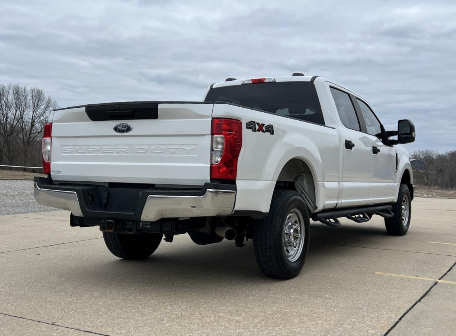 2020 WHITE /GRAY Ford F-250 SD XL Crew Cab 4WD (1FT7W2B60LE) with an 6.2L V8 engine, Automatic transmission, located at 2990 Old Orchard Rd., Jackson, MO, 63755, 37.354214, -89.612106 - 2020 Ford F-250 XL 1-Owner 135xxx miles 4x4 6.2L V8 Automatic Backup Camera Cruise Power Windows/Locks/Mirrors We have financing available and we accept trades! Fill out a credit application on our website or come by today! If you have any questions, give us a call at (573) 204-7777 or vis - Photo#7