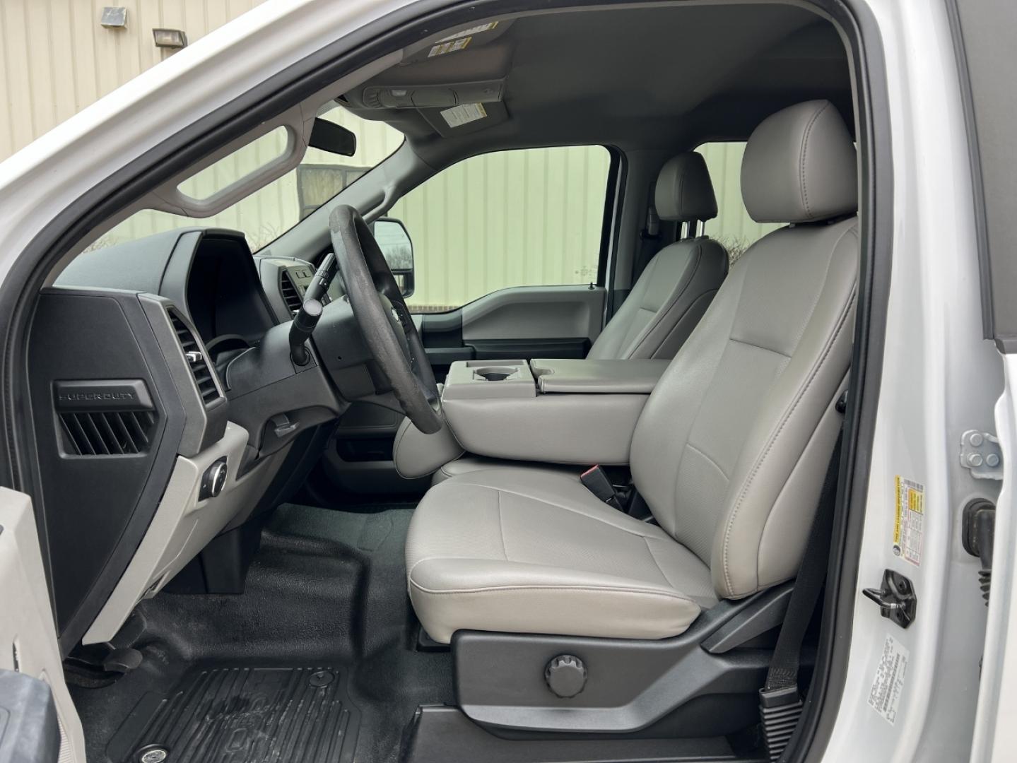 2020 WHITE /GRAY Ford F-250 SD XL Crew Cab 4WD (1FT7W2B60LE) with an 6.2L V8 engine, Automatic transmission, located at 2990 Old Orchard Rd., Jackson, MO, 63755, 37.354214, -89.612106 - 2020 Ford F-250 XL 1-Owner 135xxx miles 4x4 6.2L V8 Automatic Backup Camera Cruise Power Windows/Locks/Mirrors We have financing available and we accept trades! Fill out a credit application on our website or come by today! If you have any questions, give us a call at (573) 204-7777 or vis - Photo#12