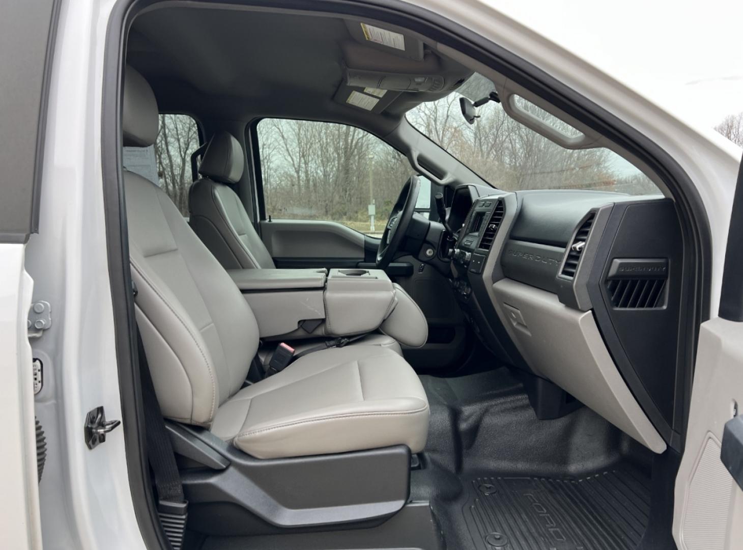 2020 WHITE /GRAY Ford F-250 SD XL Crew Cab 4WD (1FT7W2B60LE) with an 6.2L V8 engine, Automatic transmission, located at 2990 Old Orchard Rd., Jackson, MO, 63755, 37.354214, -89.612106 - 2020 Ford F-250 XL 1-Owner 135xxx miles 4x4 6.2L V8 Automatic Backup Camera Cruise Power Windows/Locks/Mirrors We have financing available and we accept trades! Fill out a credit application on our website or come by today! If you have any questions, give us a call at (573) 204-7777 or vis - Photo#14