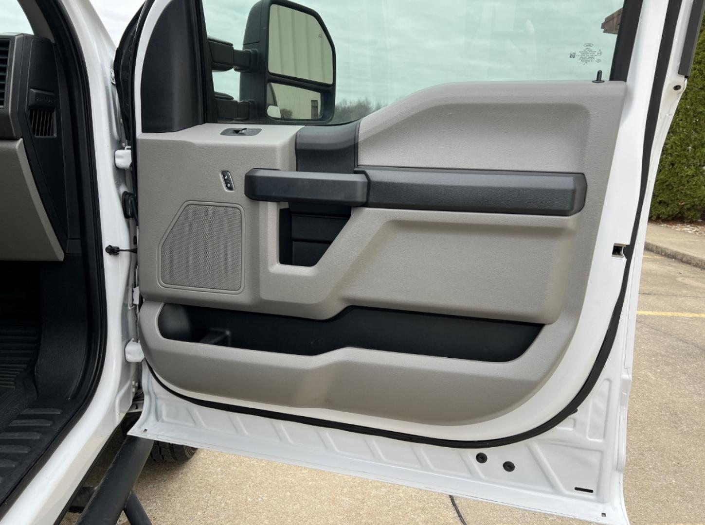 2020 WHITE /GRAY Ford F-250 SD XL Crew Cab 4WD (1FT7W2B60LE) with an 6.2L V8 engine, Automatic transmission, located at 2990 Old Orchard Rd., Jackson, MO, 63755, 37.354214, -89.612106 - 2020 Ford F-250 XL 1-Owner 135xxx miles 4x4 6.2L V8 Automatic Backup Camera Cruise Power Windows/Locks/Mirrors We have financing available and we accept trades! Fill out a credit application on our website or come by today! If you have any questions, give us a call at (573) 204-7777 or vis - Photo#13