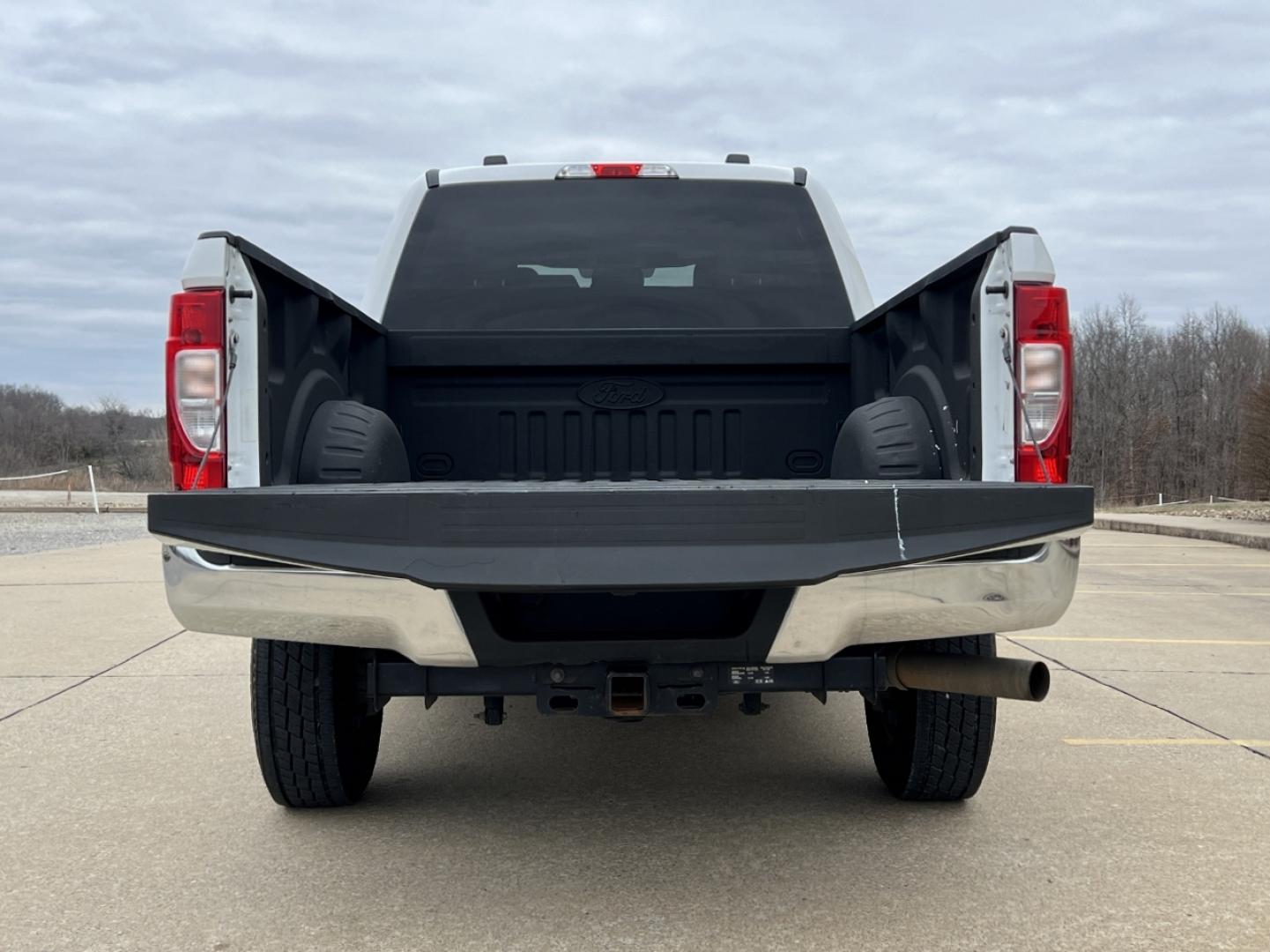 2020 WHITE /GRAY Ford F-250 SD XL Crew Cab 4WD (1FT7W2B60LE) with an 6.2L V8 engine, Automatic transmission, located at 2990 Old Orchard Rd., Jackson, MO, 63755, 37.354214, -89.612106 - 2020 Ford F-250 XL 1-Owner 135xxx miles 4x4 6.2L V8 Automatic Backup Camera Cruise Power Windows/Locks/Mirrors We have financing available and we accept trades! Fill out a credit application on our website or come by today! If you have any questions, give us a call at (573) 204-7777 or vis - Photo#17