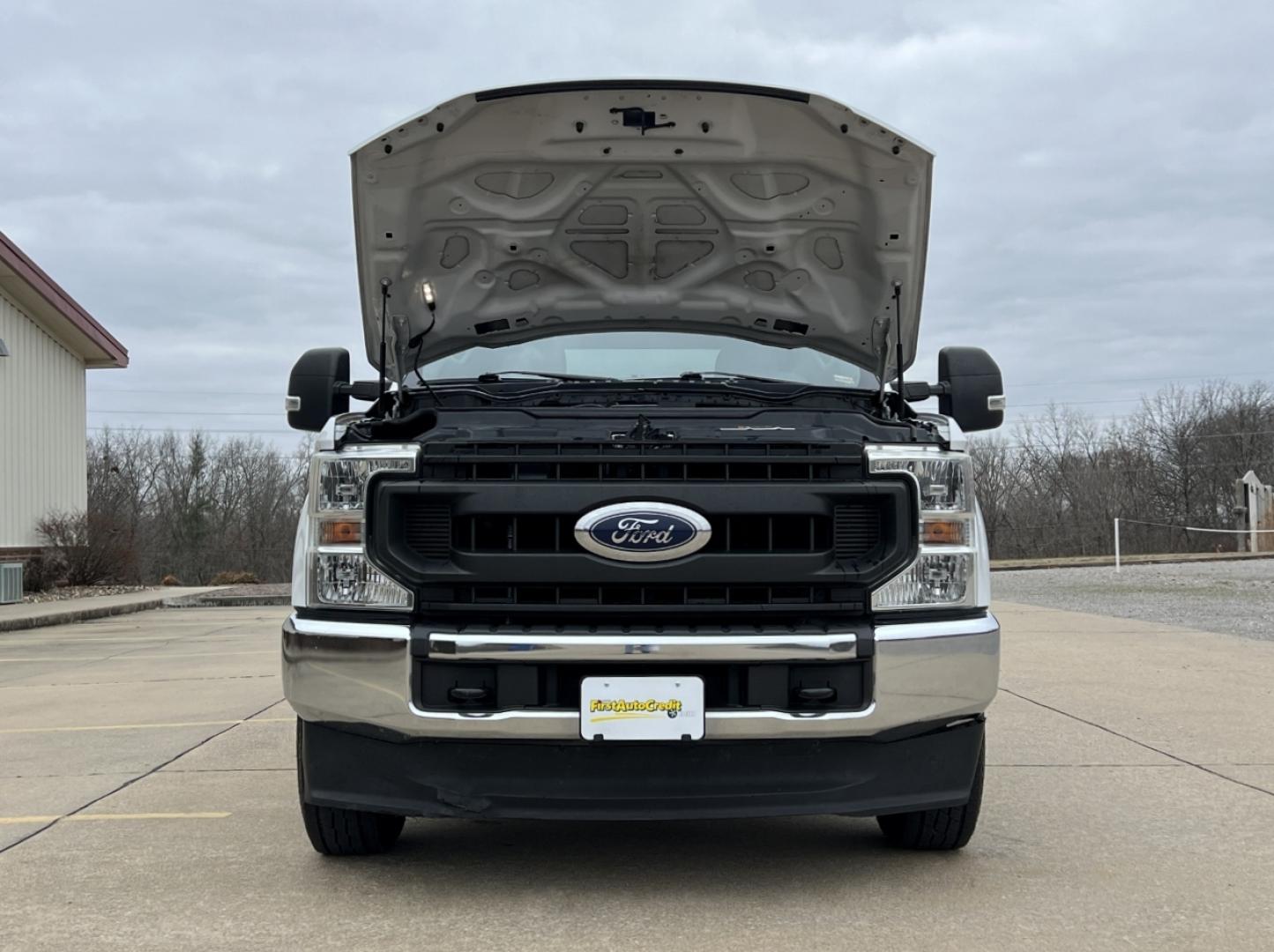 2020 WHITE /GRAY Ford F-250 SD XL Crew Cab 4WD (1FT7W2B60LE) with an 6.2L V8 engine, Automatic transmission, located at 2990 Old Orchard Rd., Jackson, MO, 63755, 37.354214, -89.612106 - 2020 Ford F-250 XL 1-Owner 135xxx miles 4x4 6.2L V8 Automatic Backup Camera Cruise Power Windows/Locks/Mirrors We have financing available and we accept trades! Fill out a credit application on our website or come by today! If you have any questions, give us a call at (573) 204-7777 or vis - Photo#28