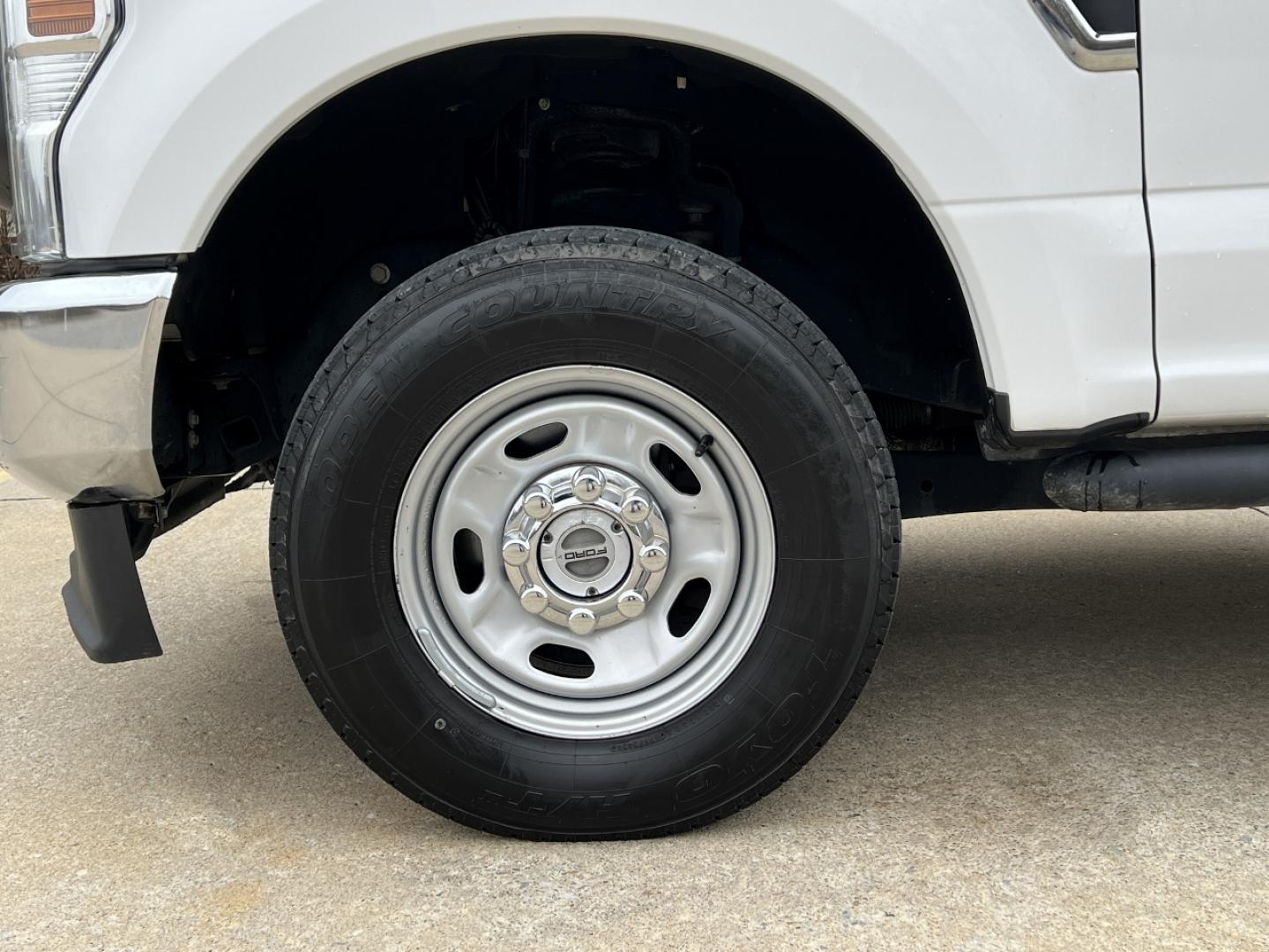 2020 WHITE /GRAY Ford F-250 SD XL Crew Cab 4WD (1FT7W2B60LE) with an 6.2L V8 engine, Automatic transmission, located at 2990 Old Orchard Rd., Jackson, MO, 63755, 37.354214, -89.612106 - 2020 Ford F-250 XL 1-Owner 135xxx miles 4x4 6.2L V8 Automatic Backup Camera Cruise Power Windows/Locks/Mirrors We have financing available and we accept trades! Fill out a credit application on our website or come by today! If you have any questions, give us a call at (573) 204-7777 or vis - Photo#31