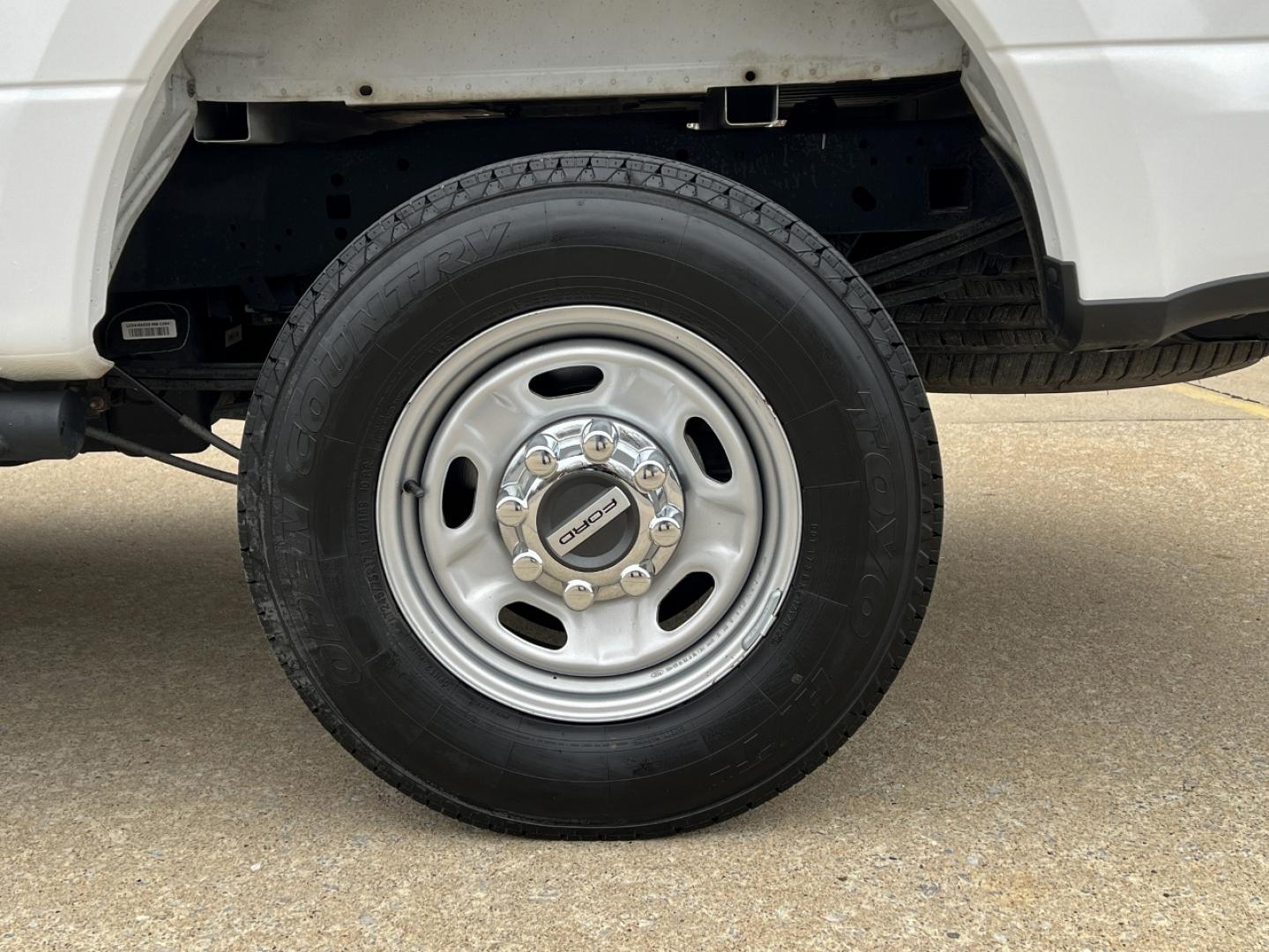 2020 WHITE /GRAY Ford F-250 SD XL Crew Cab 4WD (1FT7W2B60LE) with an 6.2L V8 engine, Automatic transmission, located at 2990 Old Orchard Rd., Jackson, MO, 63755, 37.354214, -89.612106 - 2020 Ford F-250 XL 1-Owner 135xxx miles 4x4 6.2L V8 Automatic Backup Camera Cruise Power Windows/Locks/Mirrors We have financing available and we accept trades! Fill out a credit application on our website or come by today! If you have any questions, give us a call at (573) 204-7777 or vis - Photo#32