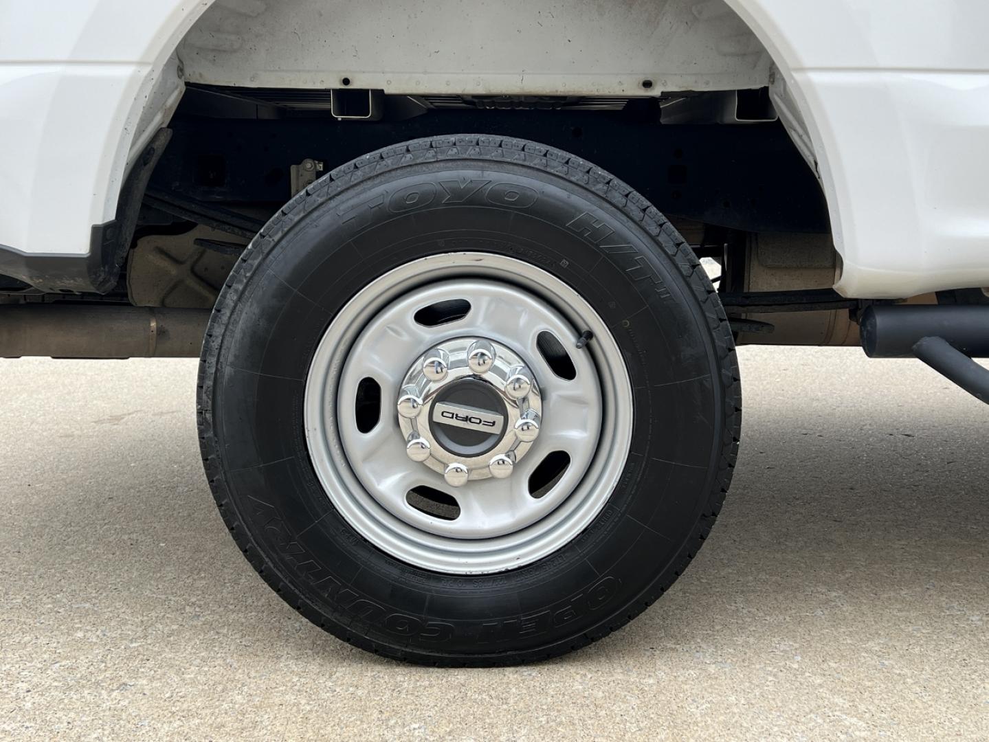 2020 WHITE /GRAY Ford F-250 SD XL Crew Cab 4WD (1FT7W2B60LE) with an 6.2L V8 engine, Automatic transmission, located at 2990 Old Orchard Rd., Jackson, MO, 63755, 37.354214, -89.612106 - 2020 Ford F-250 XL 1-Owner 135xxx miles 4x4 6.2L V8 Automatic Backup Camera Cruise Power Windows/Locks/Mirrors We have financing available and we accept trades! Fill out a credit application on our website or come by today! If you have any questions, give us a call at (573) 204-7777 or vis - Photo#33