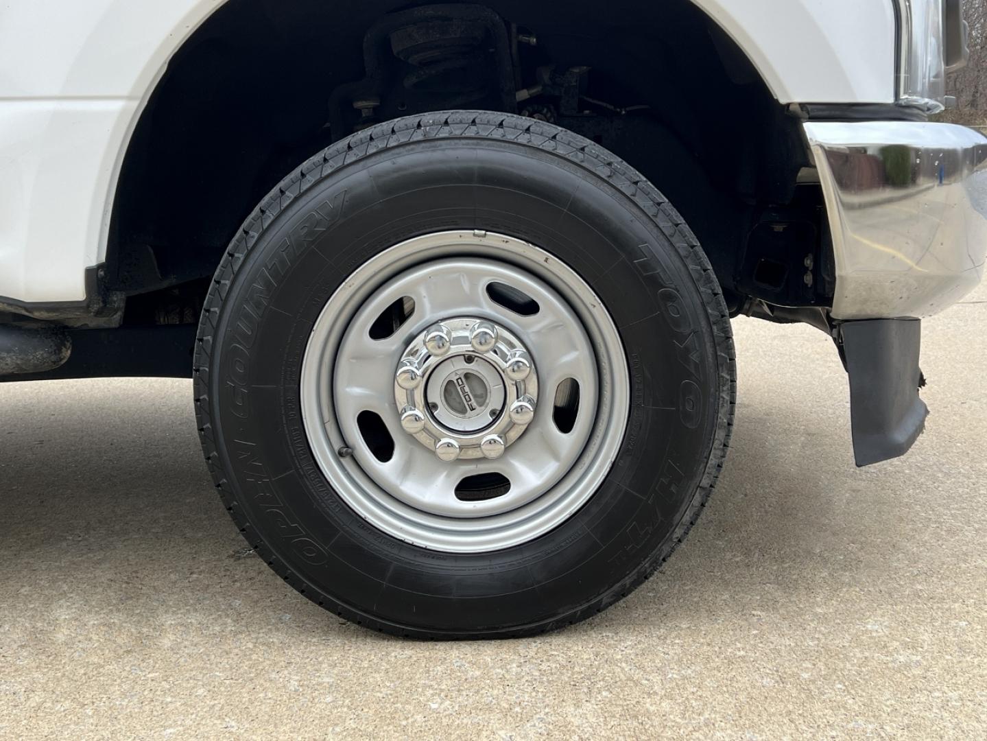 2020 WHITE /GRAY Ford F-250 SD XL Crew Cab 4WD (1FT7W2B60LE) with an 6.2L V8 engine, Automatic transmission, located at 2990 Old Orchard Rd., Jackson, MO, 63755, 37.354214, -89.612106 - 2020 Ford F-250 XL 1-Owner 135xxx miles 4x4 6.2L V8 Automatic Backup Camera Cruise Power Windows/Locks/Mirrors We have financing available and we accept trades! Fill out a credit application on our website or come by today! If you have any questions, give us a call at (573) 204-7777 or vis - Photo#34