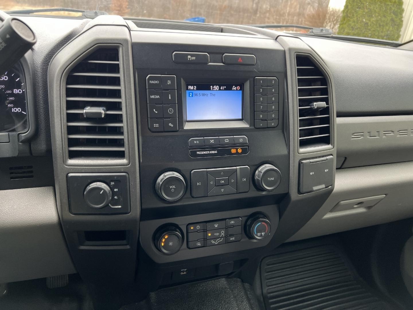 2020 WHITE /GRAY Ford F-250 SD XL Crew Cab 4WD (1FT7W2B60LE) with an 6.2L V8 engine, Automatic transmission, located at 2990 Old Orchard Rd., Jackson, MO, 63755, 37.354214, -89.612106 - 2020 Ford F-250 XL 1-Owner 135xxx miles 4x4 6.2L V8 Automatic Backup Camera Cruise Power Windows/Locks/Mirrors We have financing available and we accept trades! Fill out a credit application on our website or come by today! If you have any questions, give us a call at (573) 204-7777 or vis - Photo#22