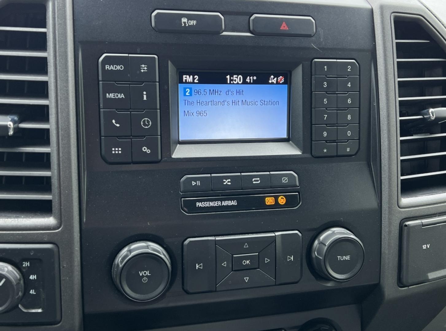 2020 WHITE /GRAY Ford F-250 SD XL Crew Cab 4WD (1FT7W2B60LE) with an 6.2L V8 engine, Automatic transmission, located at 2990 Old Orchard Rd., Jackson, MO, 63755, 37.354214, -89.612106 - 2020 Ford F-250 XL 1-Owner 135xxx miles 4x4 6.2L V8 Automatic Backup Camera Cruise Power Windows/Locks/Mirrors We have financing available and we accept trades! Fill out a credit application on our website or come by today! If you have any questions, give us a call at (573) 204-7777 or vis - Photo#23