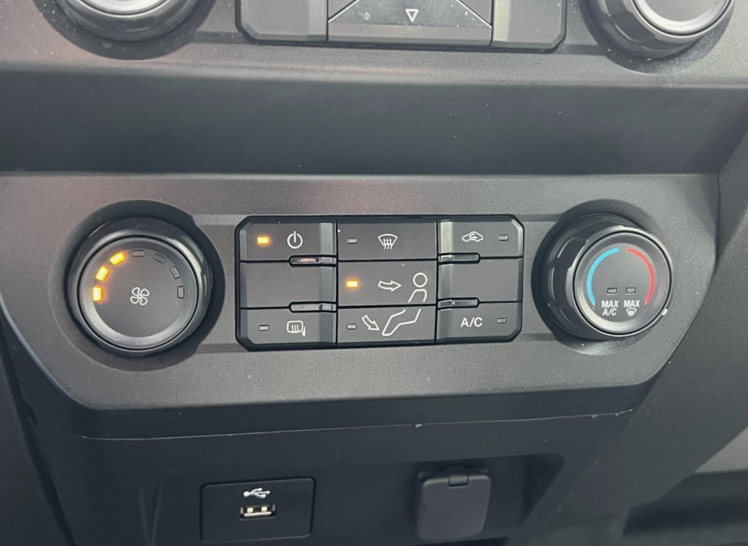 2020 WHITE /GRAY Ford F-250 SD XL Crew Cab 4WD (1FT7W2B60LE) with an 6.2L V8 engine, Automatic transmission, located at 2990 Old Orchard Rd., Jackson, MO, 63755, 37.354214, -89.612106 - 2020 Ford F-250 XL 1-Owner 135xxx miles 4x4 6.2L V8 Automatic Backup Camera Cruise Power Windows/Locks/Mirrors We have financing available and we accept trades! Fill out a credit application on our website or come by today! If you have any questions, give us a call at (573) 204-7777 or vis - Photo#24