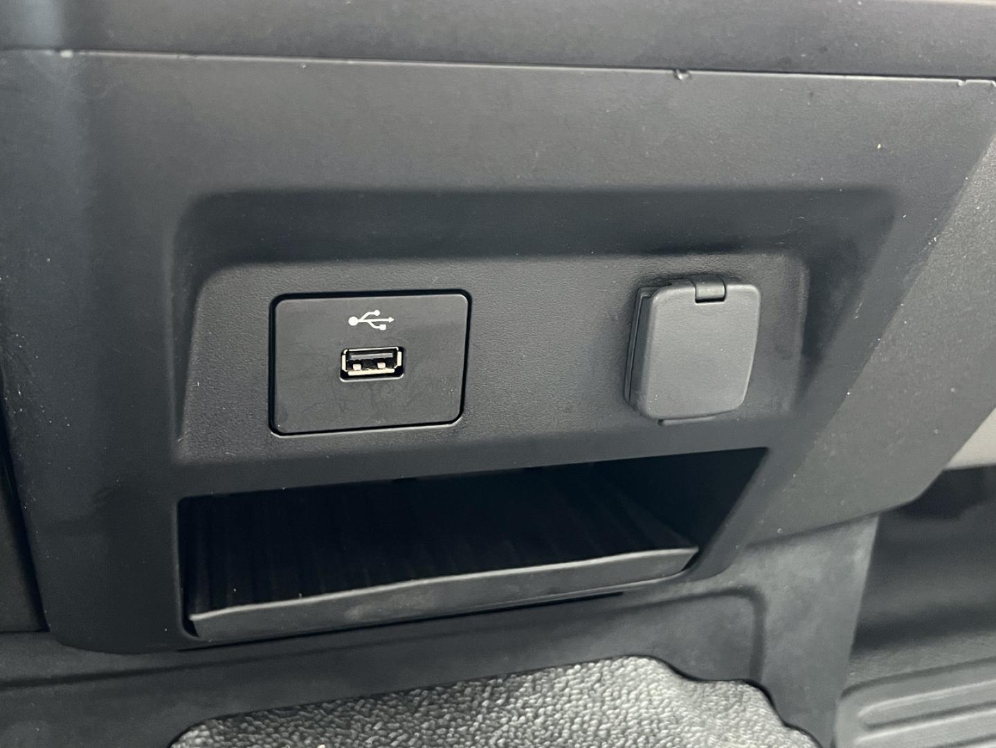 2020 WHITE /GRAY Ford F-250 SD XL Crew Cab 4WD (1FT7W2B60LE) with an 6.2L V8 engine, Automatic transmission, located at 2990 Old Orchard Rd., Jackson, MO, 63755, 37.354214, -89.612106 - 2020 Ford F-250 XL 1-Owner 135xxx miles 4x4 6.2L V8 Automatic Backup Camera Cruise Power Windows/Locks/Mirrors We have financing available and we accept trades! Fill out a credit application on our website or come by today! If you have any questions, give us a call at (573) 204-7777 or vis - Photo#25