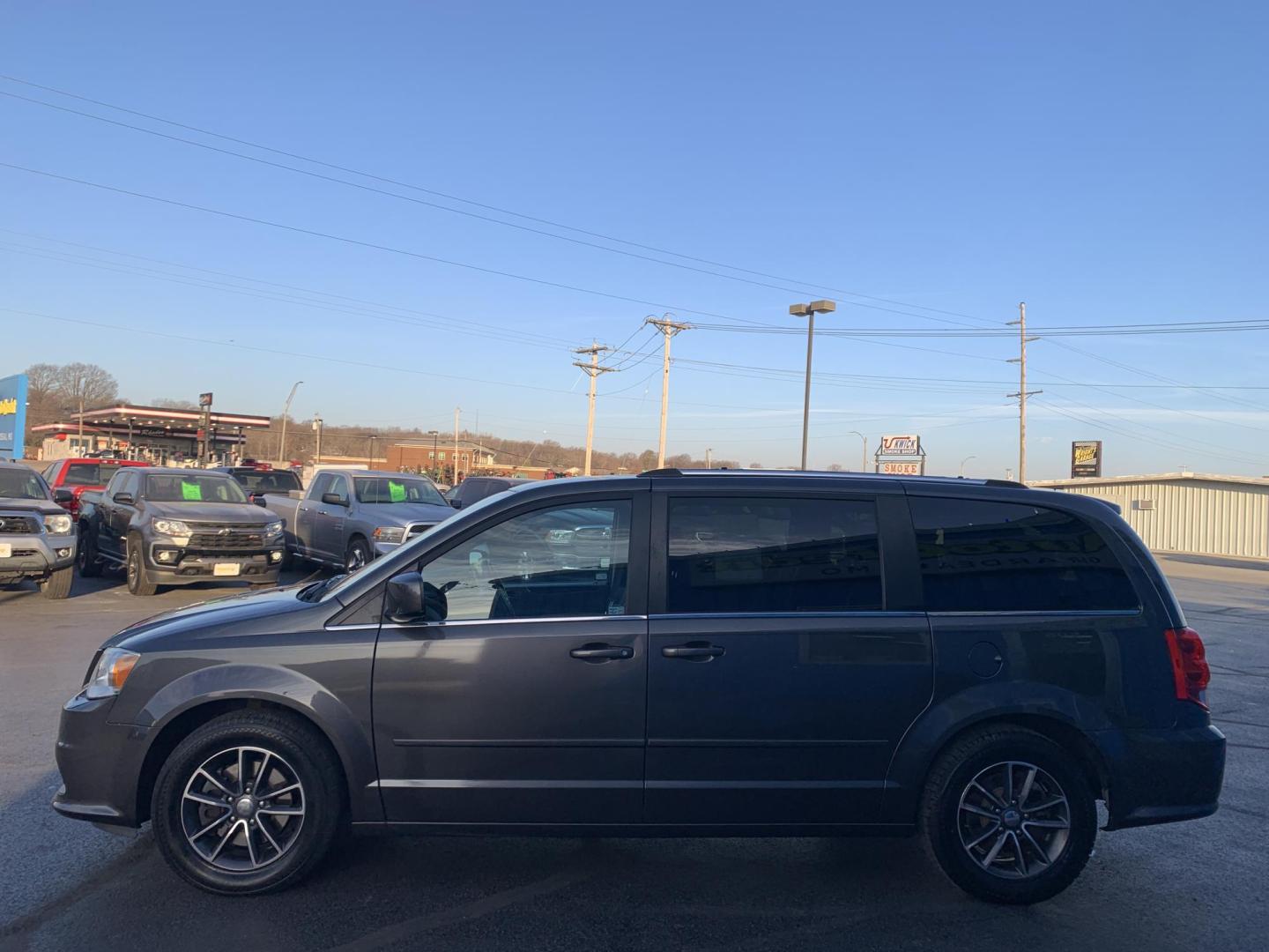 2016 GRAY /GRAY Dodge Grand Caravan SXT (2C4RDGCG0GR) with an 3.6L V6 DOHC 24V engine, 6A transmission, located at 506 S. Kingshighway, Cape Girardeau, MO, 63703, (573) 235-5000, 37.294991, -89.553635 - 2016 Dodge Grand Caravan Air Conditioning Power Windows Power Locks Power Steering Tilt Wheel AM/FM CD Satellite Keyless Entry Alarm Dual Front Airbags Side Airbags Head Airbags Rear Head Airbags All Wheel ABS We have financing available and we accept trades! Fill out a credit applica - Photo#3