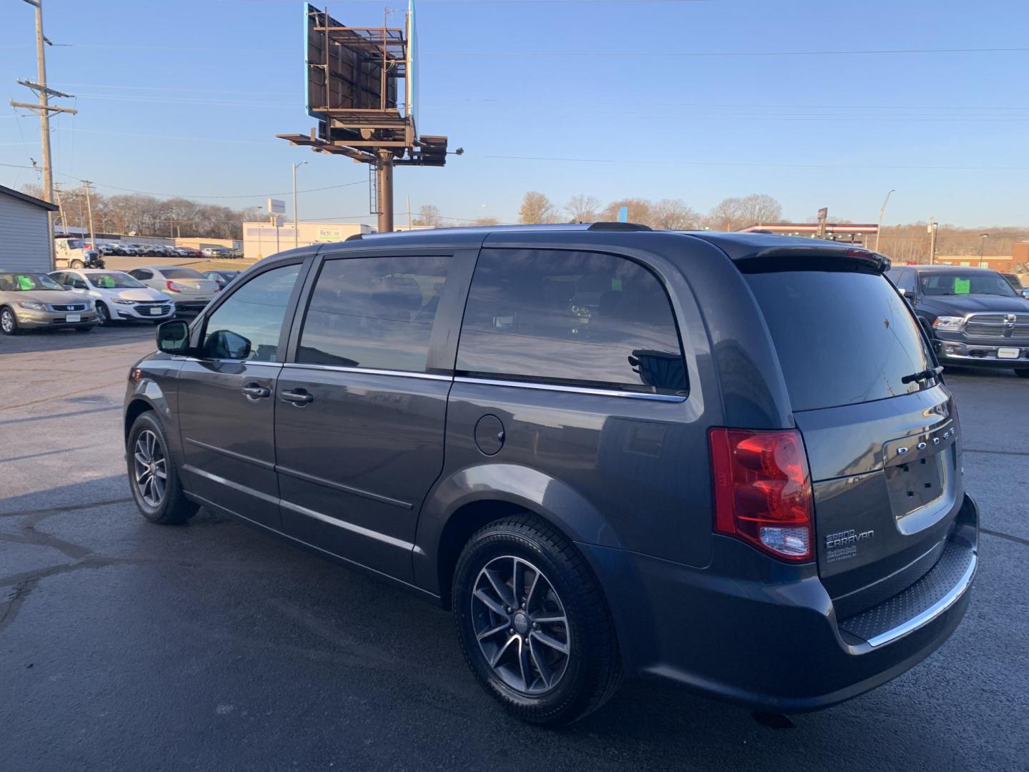 2016 GRAY /GRAY Dodge Grand Caravan SXT (2C4RDGCG0GR) with an 3.6L V6 DOHC 24V engine, 6A transmission, located at 506 S. Kingshighway, Cape Girardeau, MO, 63703, (573) 235-5000, 37.294991, -89.553635 - 2016 Dodge Grand Caravan Air Conditioning Power Windows Power Locks Power Steering Tilt Wheel AM/FM CD Satellite Keyless Entry Alarm Dual Front Airbags Side Airbags Head Airbags Rear Head Airbags All Wheel ABS We have financing available and we accept trades! Fill out a credit applica - Photo#4