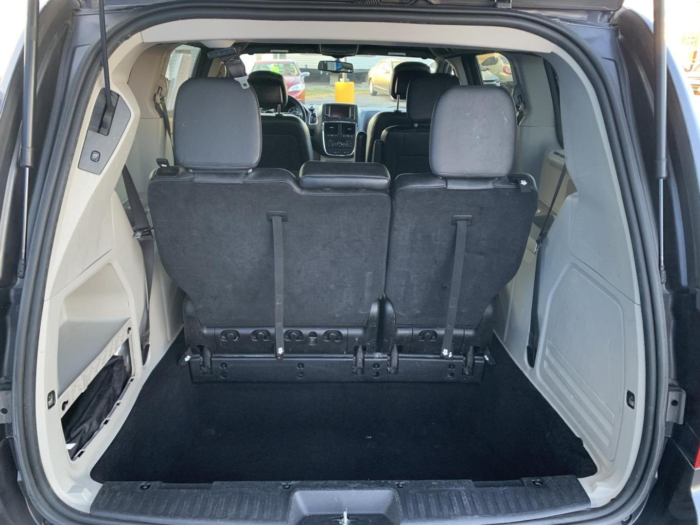 2016 GRAY /GRAY Dodge Grand Caravan SXT (2C4RDGCG0GR) with an 3.6L V6 DOHC 24V engine, 6A transmission, located at 506 S. Kingshighway, Cape Girardeau, MO, 63703, (573) 235-5000, 37.294991, -89.553635 - 2016 Dodge Grand Caravan Air Conditioning Power Windows Power Locks Power Steering Tilt Wheel AM/FM CD Satellite Keyless Entry Alarm Dual Front Airbags Side Airbags Head Airbags Rear Head Airbags All Wheel ABS We have financing available and we accept trades! Fill out a credit applica - Photo#7