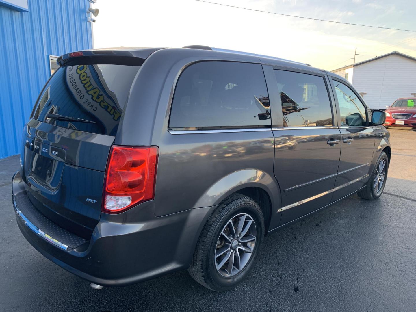 2016 GRAY /GRAY Dodge Grand Caravan SXT (2C4RDGCG0GR) with an 3.6L V6 DOHC 24V engine, 6A transmission, located at 506 S. Kingshighway, Cape Girardeau, MO, 63703, (573) 235-5000, 37.294991, -89.553635 - 2016 Dodge Grand Caravan Air Conditioning Power Windows Power Locks Power Steering Tilt Wheel AM/FM CD Satellite Keyless Entry Alarm Dual Front Airbags Side Airbags Head Airbags Rear Head Airbags All Wheel ABS We have financing available and we accept trades! Fill out a credit applica - Photo#8
