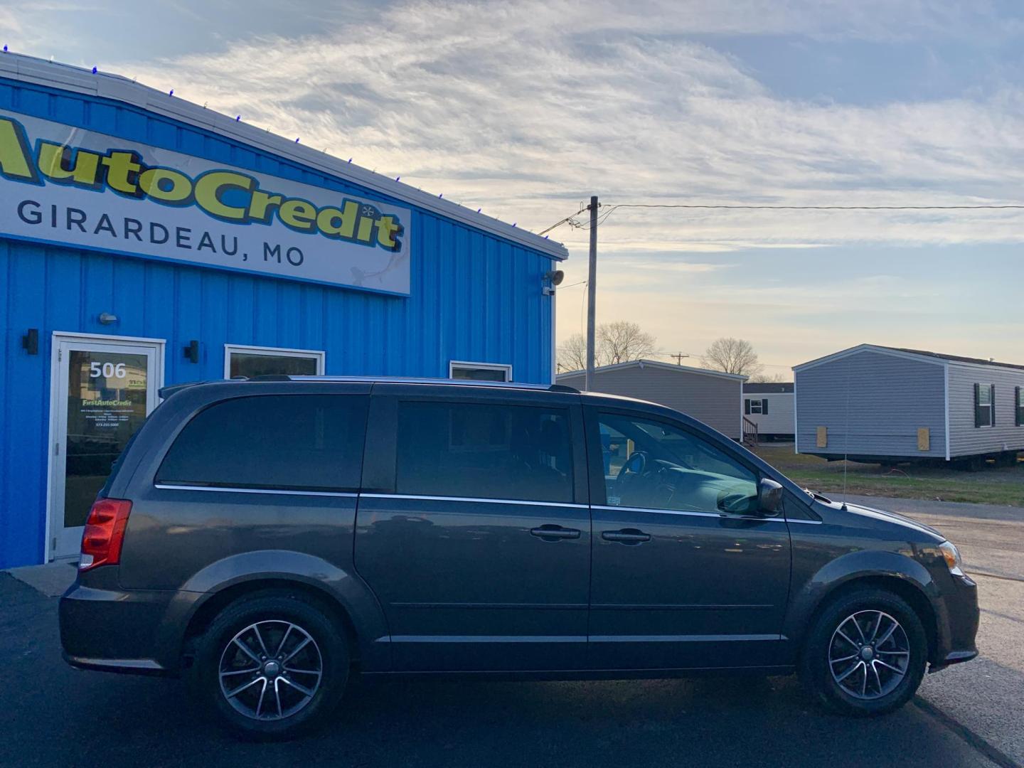 2016 GRAY /GRAY Dodge Grand Caravan SXT (2C4RDGCG0GR) with an 3.6L V6 DOHC 24V engine, 6A transmission, located at 506 S. Kingshighway, Cape Girardeau, MO, 63703, (573) 235-5000, 37.294991, -89.553635 - 2016 Dodge Grand Caravan Air Conditioning Power Windows Power Locks Power Steering Tilt Wheel AM/FM CD Satellite Keyless Entry Alarm Dual Front Airbags Side Airbags Head Airbags Rear Head Airbags All Wheel ABS We have financing available and we accept trades! Fill out a credit applica - Photo#9