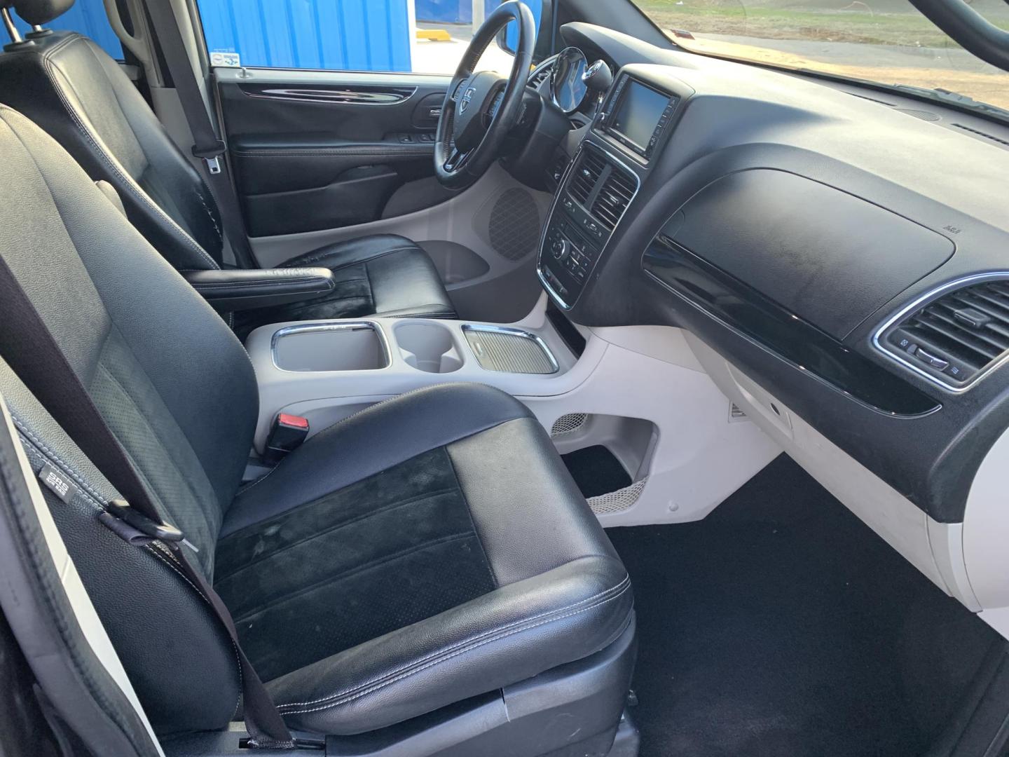 2016 GRAY /GRAY Dodge Grand Caravan SXT (2C4RDGCG0GR) with an 3.6L V6 DOHC 24V engine, 6A transmission, located at 506 S. Kingshighway, Cape Girardeau, MO, 63703, (573) 235-5000, 37.294991, -89.553635 - 2016 Dodge Grand Caravan Air Conditioning Power Windows Power Locks Power Steering Tilt Wheel AM/FM CD Satellite Keyless Entry Alarm Dual Front Airbags Side Airbags Head Airbags Rear Head Airbags All Wheel ABS We have financing available and we accept trades! Fill out a credit applica - Photo#12