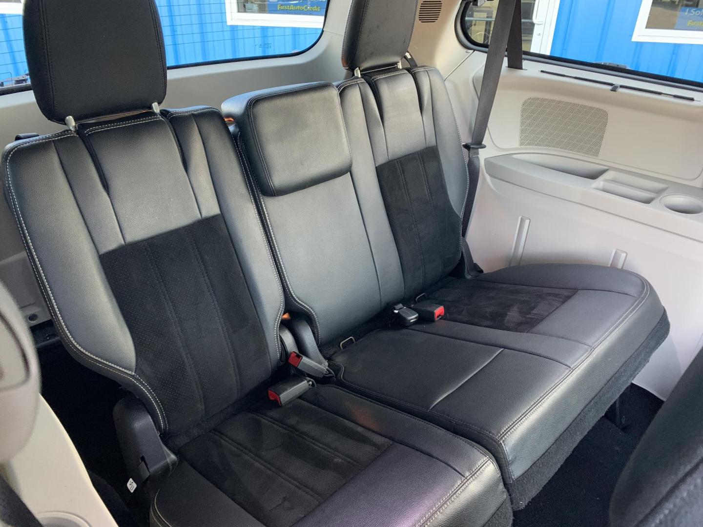 2016 GRAY /GRAY Dodge Grand Caravan SXT (2C4RDGCG0GR) with an 3.6L V6 DOHC 24V engine, 6A transmission, located at 506 S. Kingshighway, Cape Girardeau, MO, 63703, (573) 235-5000, 37.294991, -89.553635 - 2016 Dodge Grand Caravan Air Conditioning Power Windows Power Locks Power Steering Tilt Wheel AM/FM CD Satellite Keyless Entry Alarm Dual Front Airbags Side Airbags Head Airbags Rear Head Airbags All Wheel ABS We have financing available and we accept trades! Fill out a credit applica - Photo#14