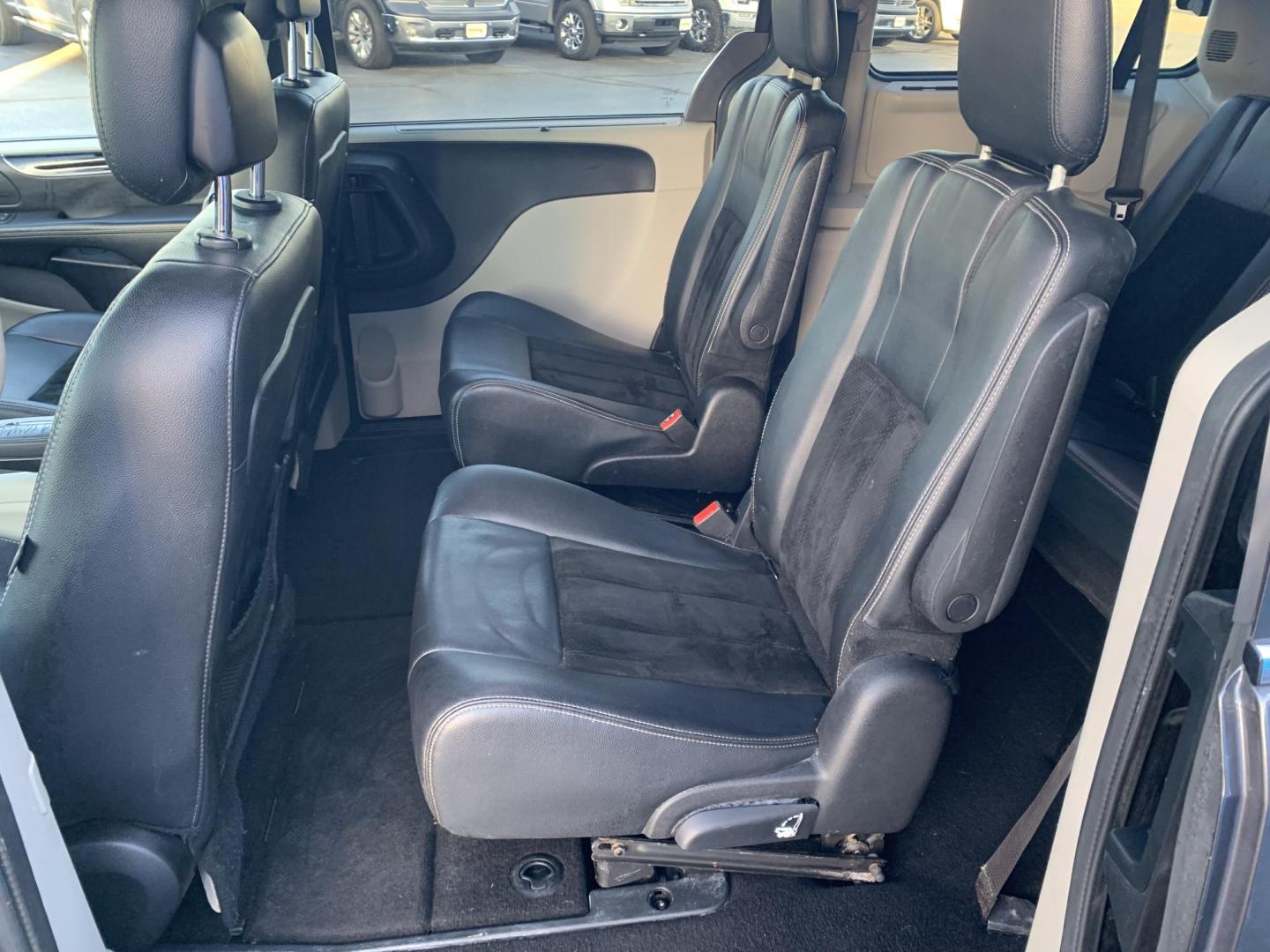 2016 GRAY /GRAY Dodge Grand Caravan SXT (2C4RDGCG0GR) with an 3.6L V6 DOHC 24V engine, 6A transmission, located at 506 S. Kingshighway, Cape Girardeau, MO, 63703, (573) 235-5000, 37.294991, -89.553635 - 2016 Dodge Grand Caravan Air Conditioning Power Windows Power Locks Power Steering Tilt Wheel AM/FM CD Satellite Keyless Entry Alarm Dual Front Airbags Side Airbags Head Airbags Rear Head Airbags All Wheel ABS We have financing available and we accept trades! Fill out a credit applica - Photo#17