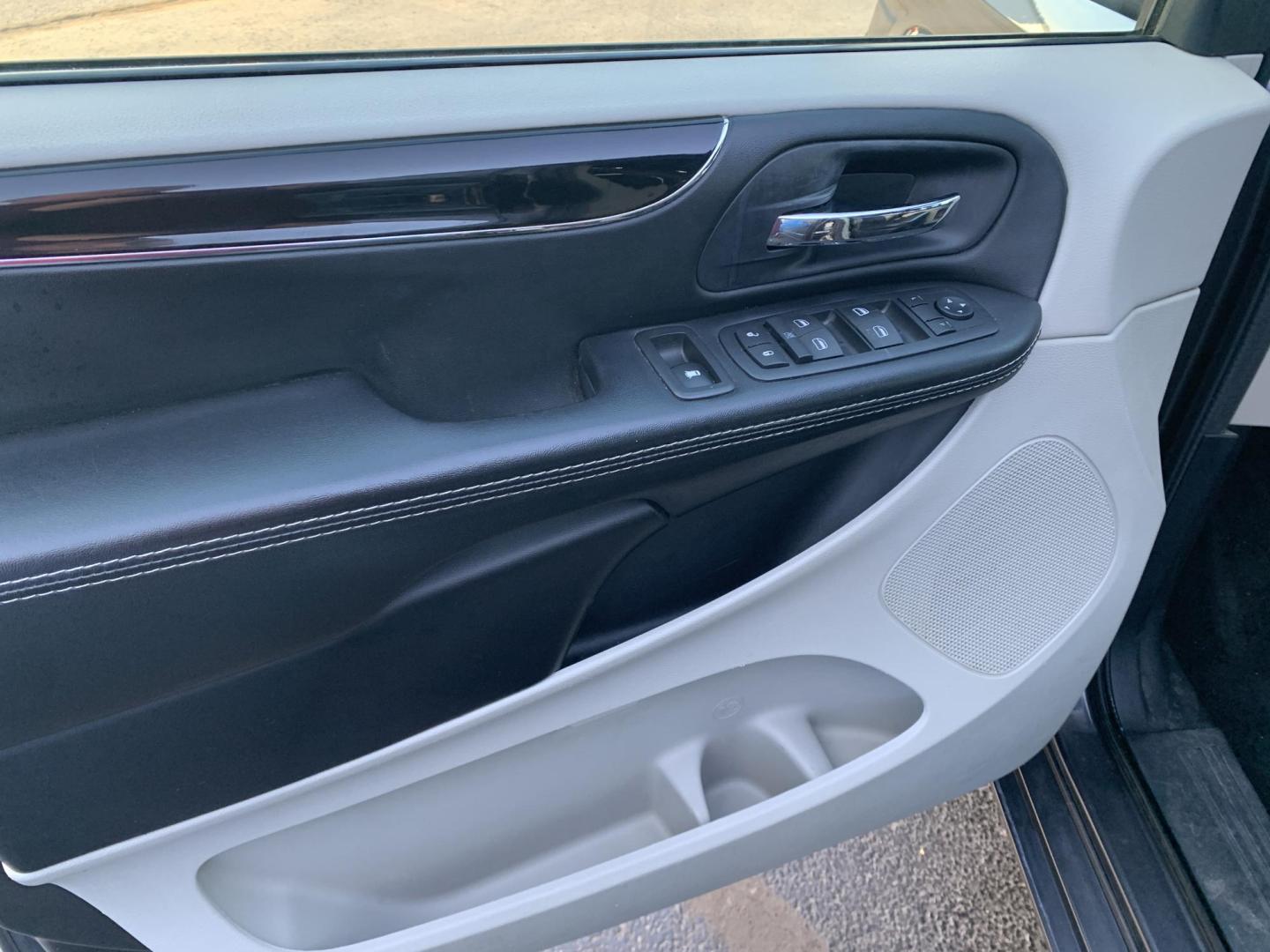 2016 GRAY /GRAY Dodge Grand Caravan SXT (2C4RDGCG0GR) with an 3.6L V6 DOHC 24V engine, 6A transmission, located at 506 S. Kingshighway, Cape Girardeau, MO, 63703, (573) 235-5000, 37.294991, -89.553635 - 2016 Dodge Grand Caravan Air Conditioning Power Windows Power Locks Power Steering Tilt Wheel AM/FM CD Satellite Keyless Entry Alarm Dual Front Airbags Side Airbags Head Airbags Rear Head Airbags All Wheel ABS We have financing available and we accept trades! Fill out a credit applica - Photo#18