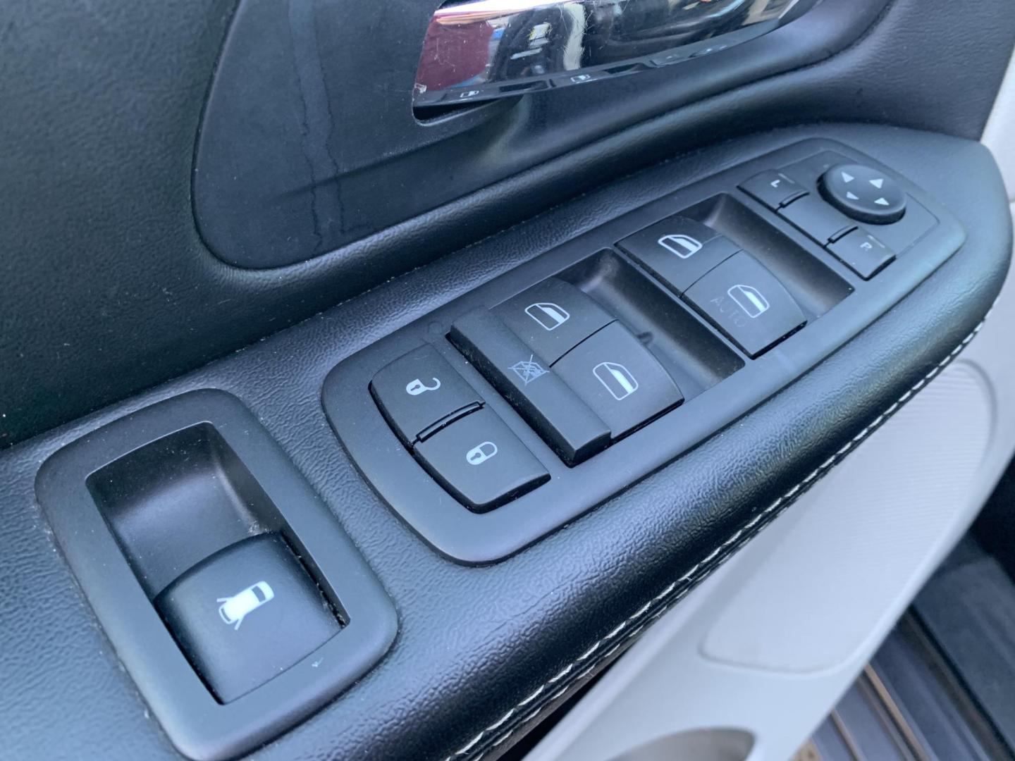 2016 GRAY /GRAY Dodge Grand Caravan SXT (2C4RDGCG0GR) with an 3.6L V6 DOHC 24V engine, 6A transmission, located at 506 S. Kingshighway, Cape Girardeau, MO, 63703, (573) 235-5000, 37.294991, -89.553635 - 2016 Dodge Grand Caravan Air Conditioning Power Windows Power Locks Power Steering Tilt Wheel AM/FM CD Satellite Keyless Entry Alarm Dual Front Airbags Side Airbags Head Airbags Rear Head Airbags All Wheel ABS We have financing available and we accept trades! Fill out a credit applica - Photo#19