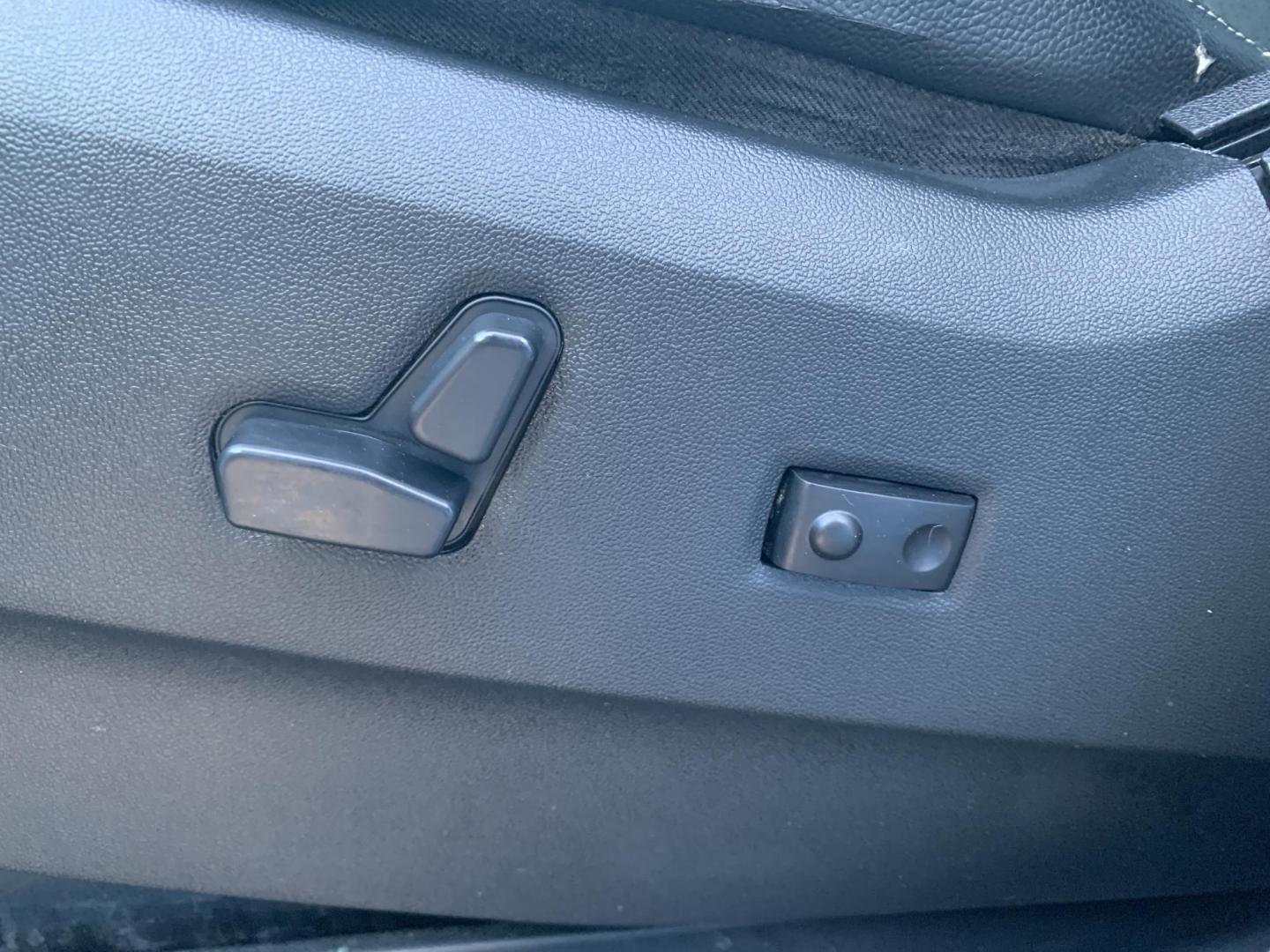 2016 GRAY /GRAY Dodge Grand Caravan SXT (2C4RDGCG0GR) with an 3.6L V6 DOHC 24V engine, 6A transmission, located at 506 S. Kingshighway, Cape Girardeau, MO, 63703, (573) 235-5000, 37.294991, -89.553635 - 2016 Dodge Grand Caravan Air Conditioning Power Windows Power Locks Power Steering Tilt Wheel AM/FM CD Satellite Keyless Entry Alarm Dual Front Airbags Side Airbags Head Airbags Rear Head Airbags All Wheel ABS We have financing available and we accept trades! Fill out a credit applica - Photo#21