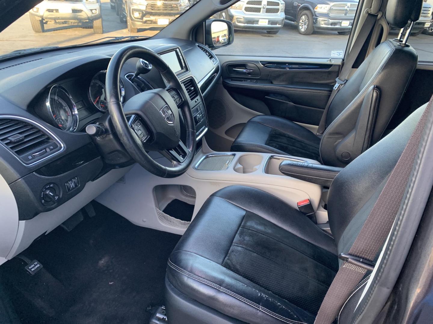 2016 GRAY /GRAY Dodge Grand Caravan SXT (2C4RDGCG0GR) with an 3.6L V6 DOHC 24V engine, 6A transmission, located at 506 S. Kingshighway, Cape Girardeau, MO, 63703, (573) 235-5000, 37.294991, -89.553635 - 2016 Dodge Grand Caravan Air Conditioning Power Windows Power Locks Power Steering Tilt Wheel AM/FM CD Satellite Keyless Entry Alarm Dual Front Airbags Side Airbags Head Airbags Rear Head Airbags All Wheel ABS We have financing available and we accept trades! Fill out a credit applica - Photo#22