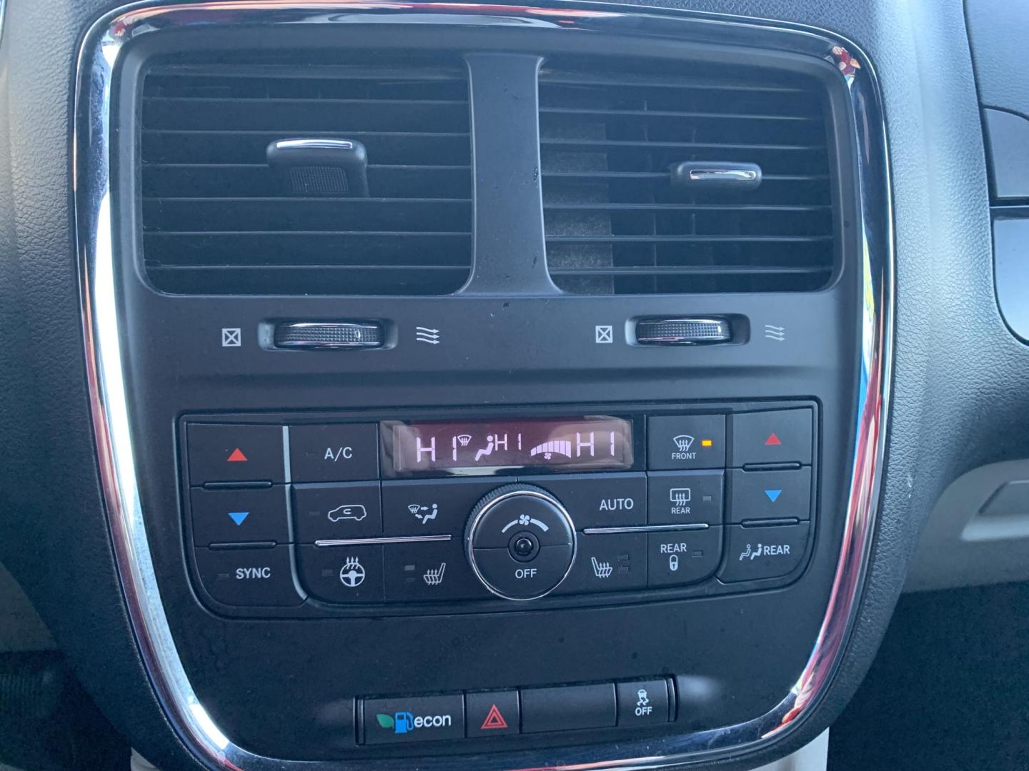 2016 GRAY /GRAY Dodge Grand Caravan SXT (2C4RDGCG0GR) with an 3.6L V6 DOHC 24V engine, 6A transmission, located at 506 S. Kingshighway, Cape Girardeau, MO, 63703, (573) 235-5000, 37.294991, -89.553635 - 2016 Dodge Grand Caravan Air Conditioning Power Windows Power Locks Power Steering Tilt Wheel AM/FM CD Satellite Keyless Entry Alarm Dual Front Airbags Side Airbags Head Airbags Rear Head Airbags All Wheel ABS We have financing available and we accept trades! Fill out a credit applica - Photo#28