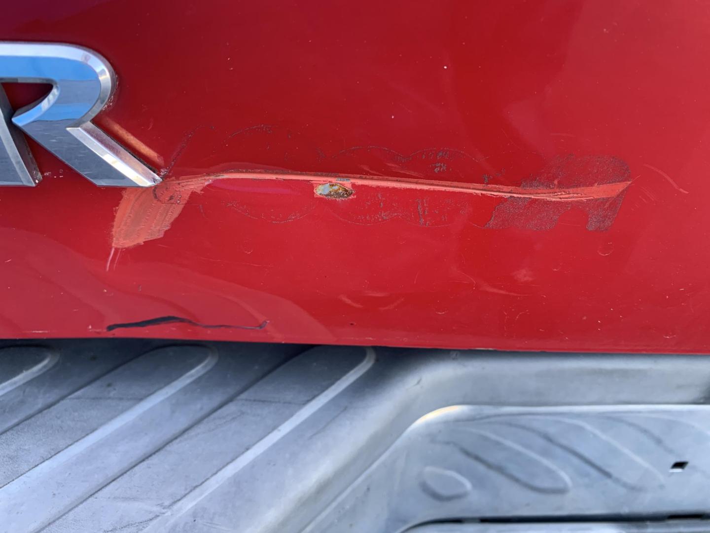 2007 RED /GRAY Nissan Frontier LE Crew Cab 2WD (1N6AD07U37C) with an 4.0L V6 DOHC 24V engine, 5-Speed Automatic Overdrive transmission, located at 506 S. Kingshighway, Cape Girardeau, MO, 63703, (573) 235-5000, 37.294991, -89.553635 - 2007 Nissan Frontier LE Air Conditioning Power Steering Tilt Whee Dual Air Bags Front and Sides Crew Cab Regular Bed All Wheel ABS We have financing available and we accept trades! Fill out a credit application on our website or come by today! If you have any questions, give us a call at - Photo#31